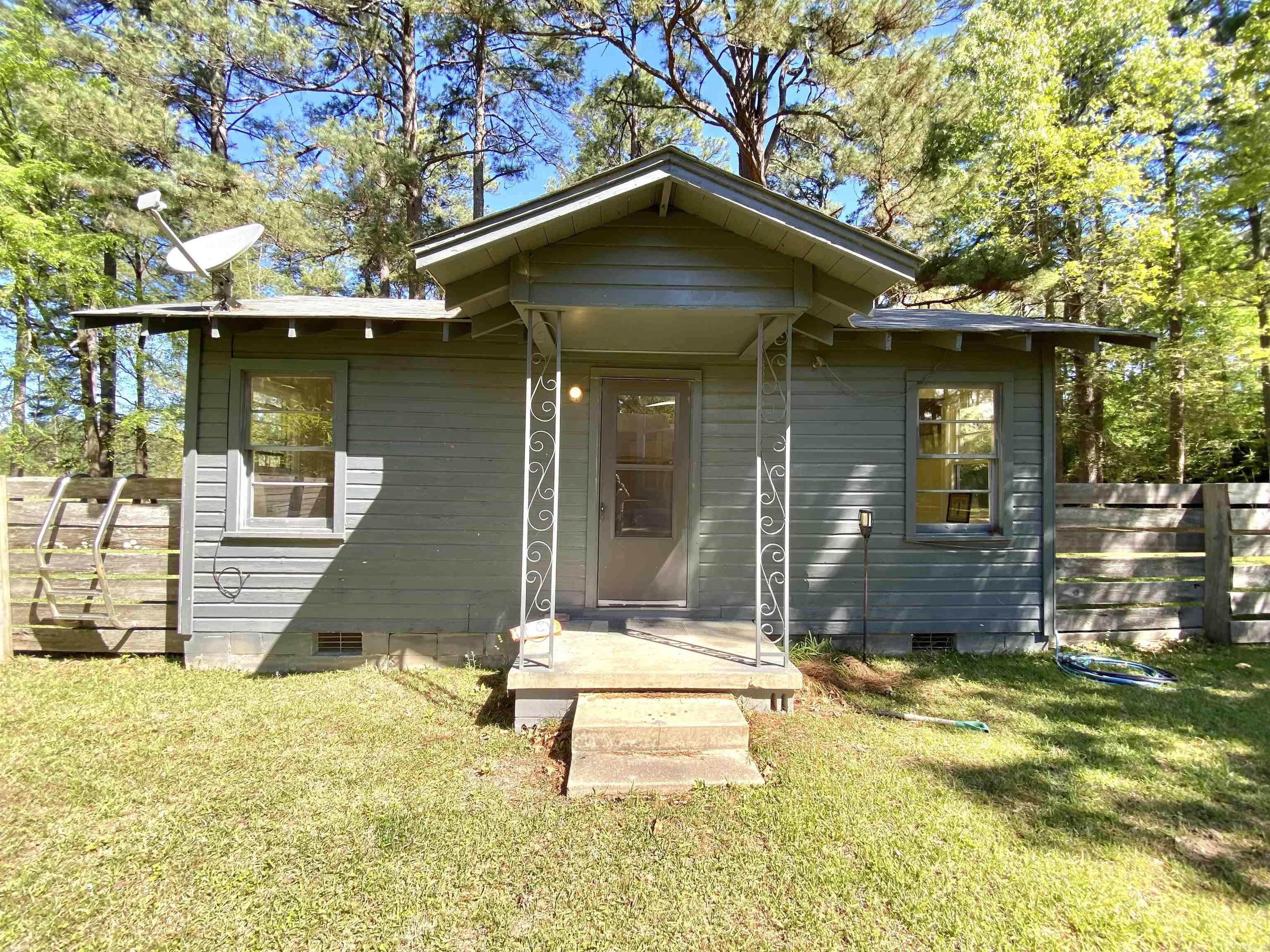 1612 W 4th  Fordyce, AR