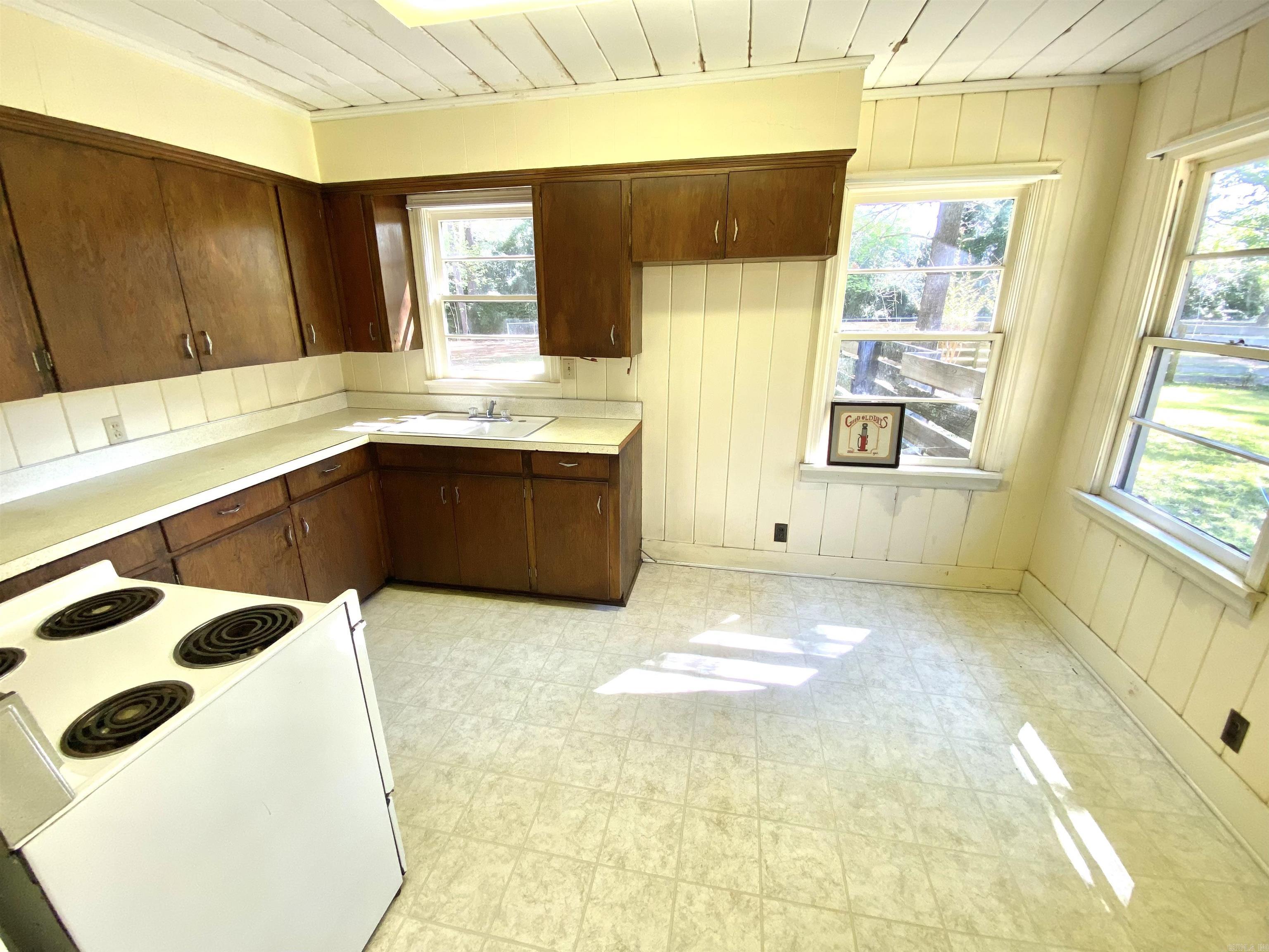 1612 W 4th  Fordyce, AR