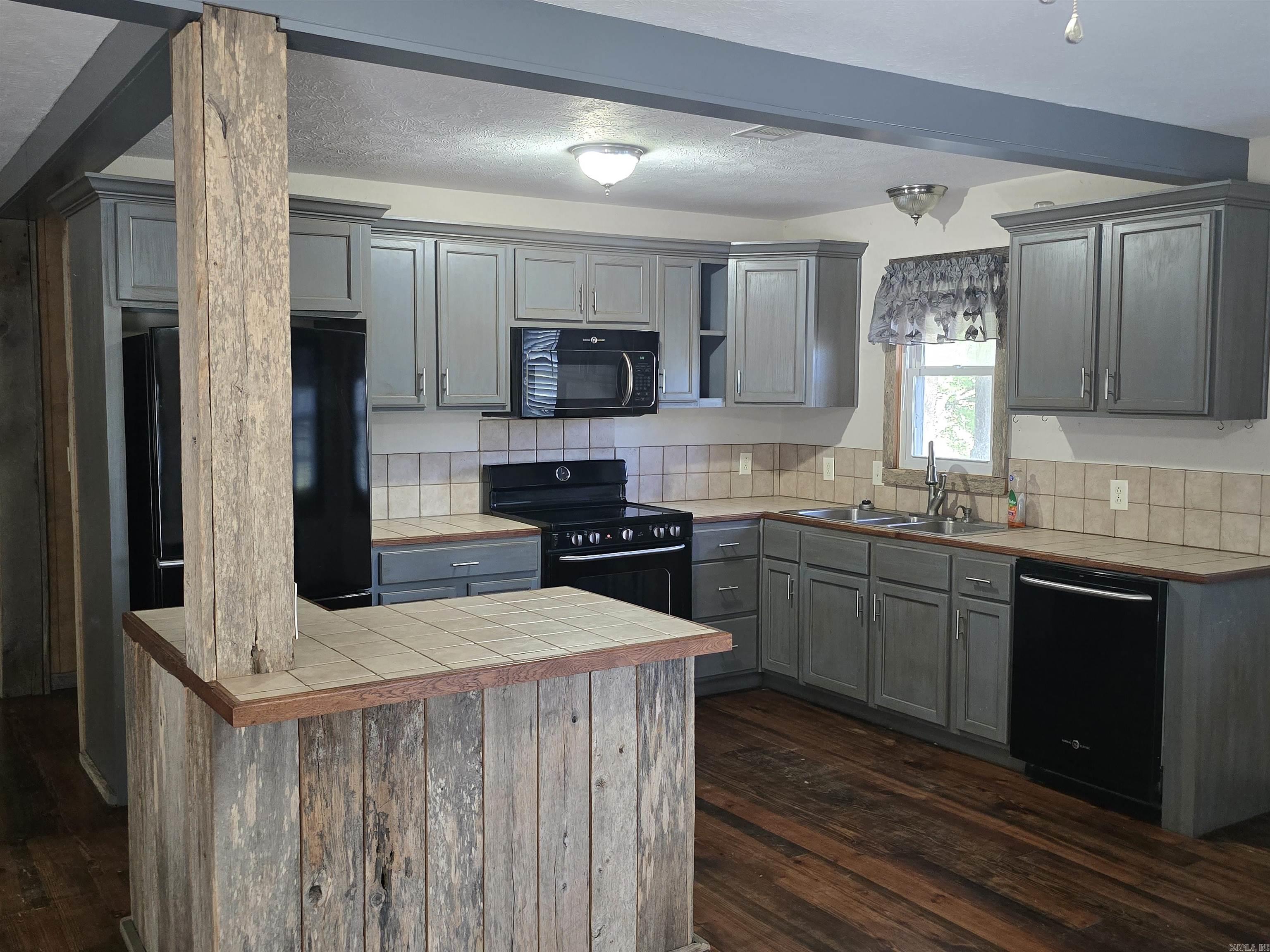 652 Red Hill  Searcy, AR