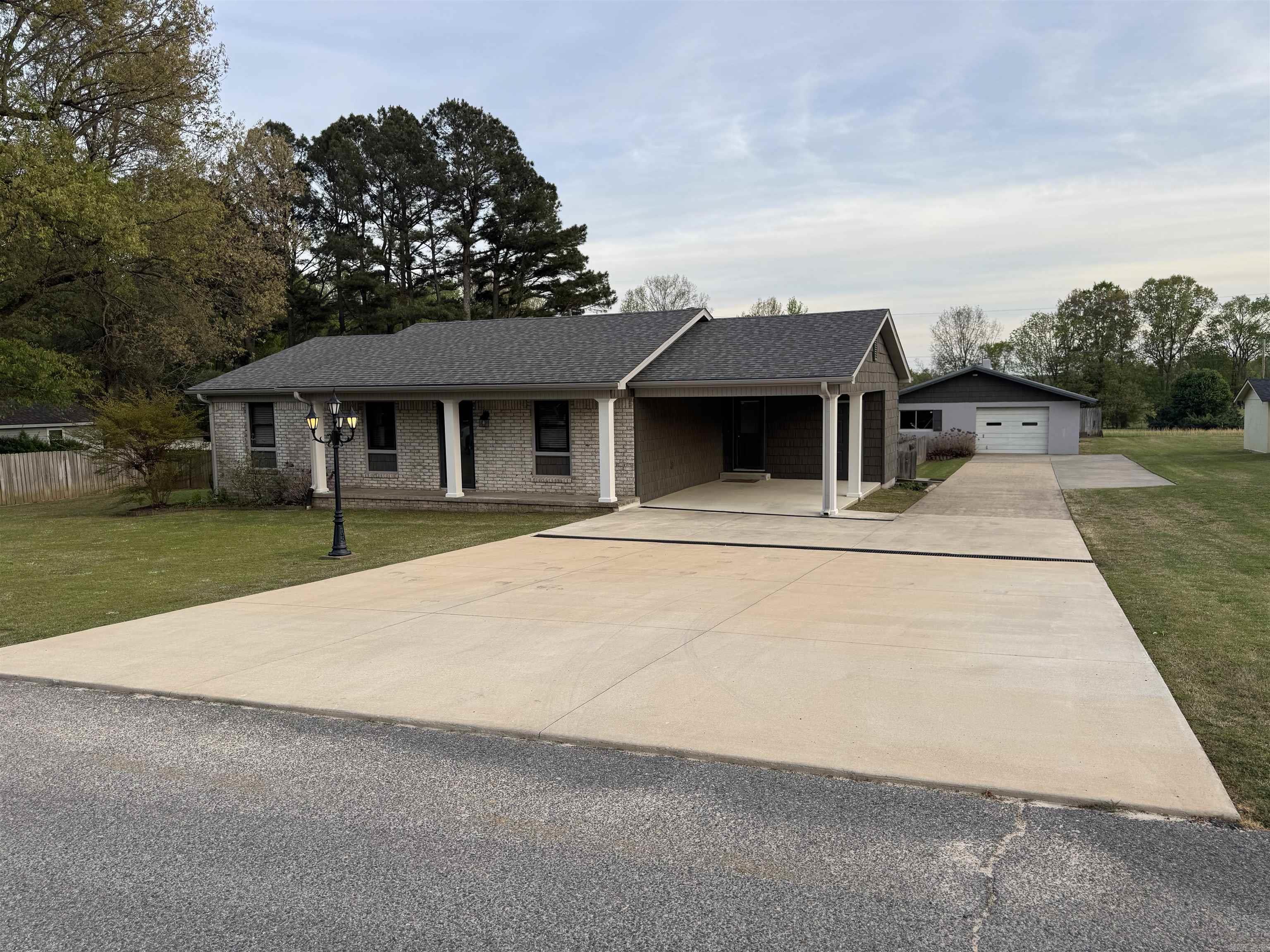 2502 Hatcher Dr  Paragould, AR