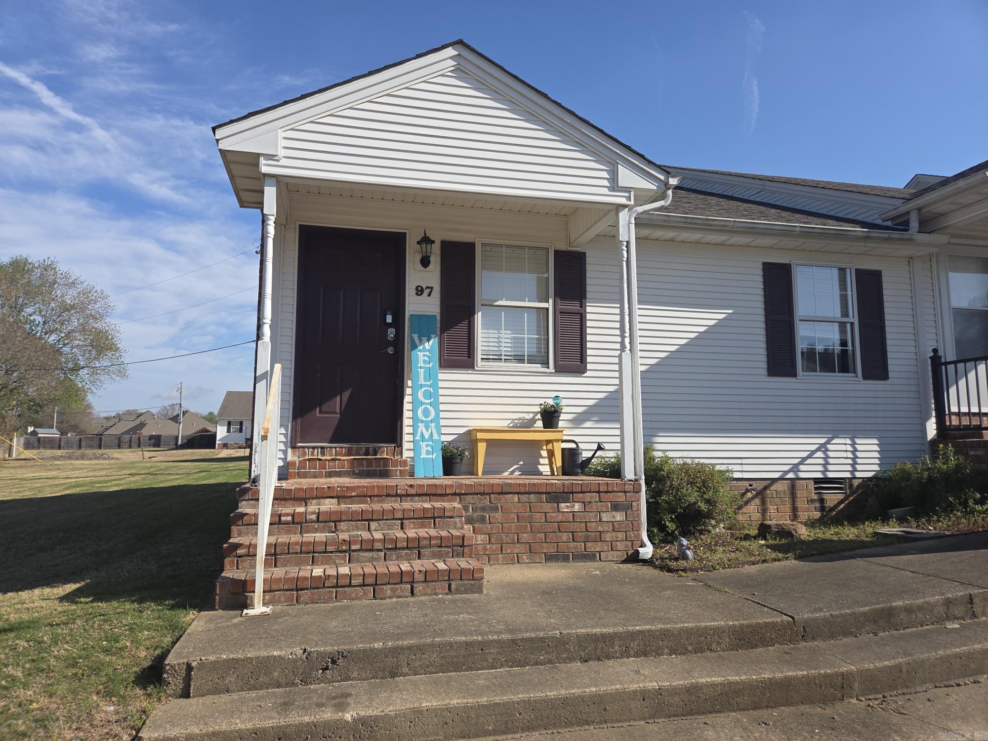 97 River Oaks Commons