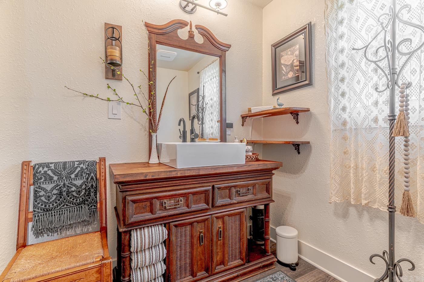 2337 County Road 380 Bono, AR 72416