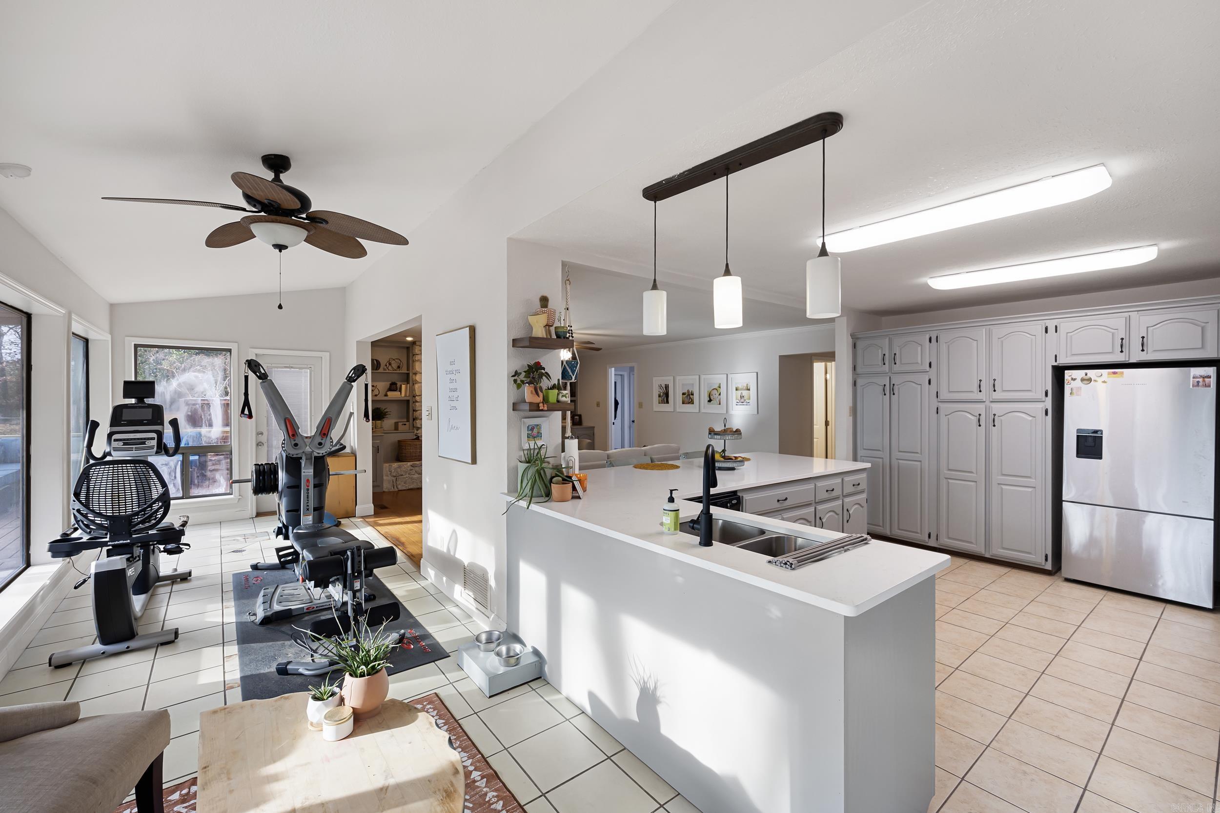 1424 N Lands End Pt  Russellville, AR