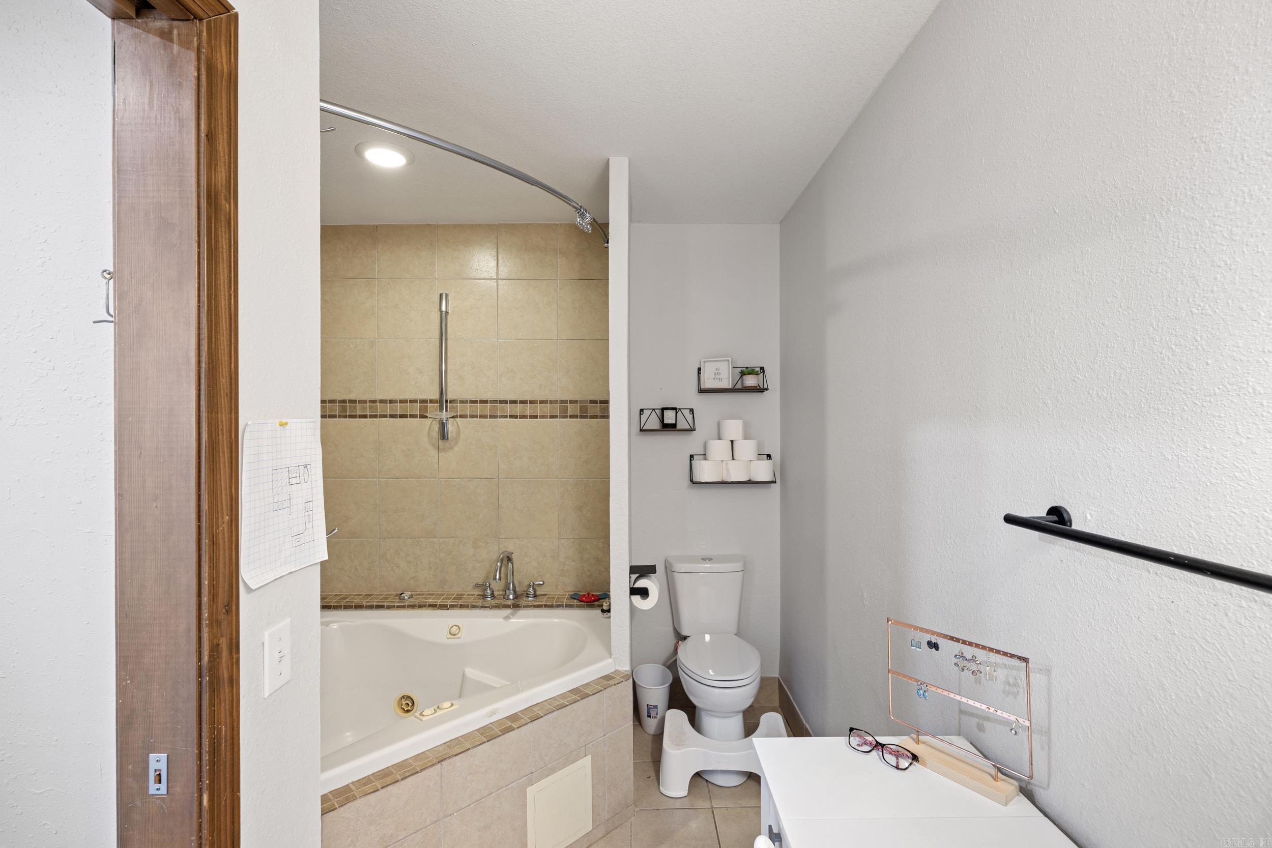 1424 N Lands End Pt  Russellville, AR