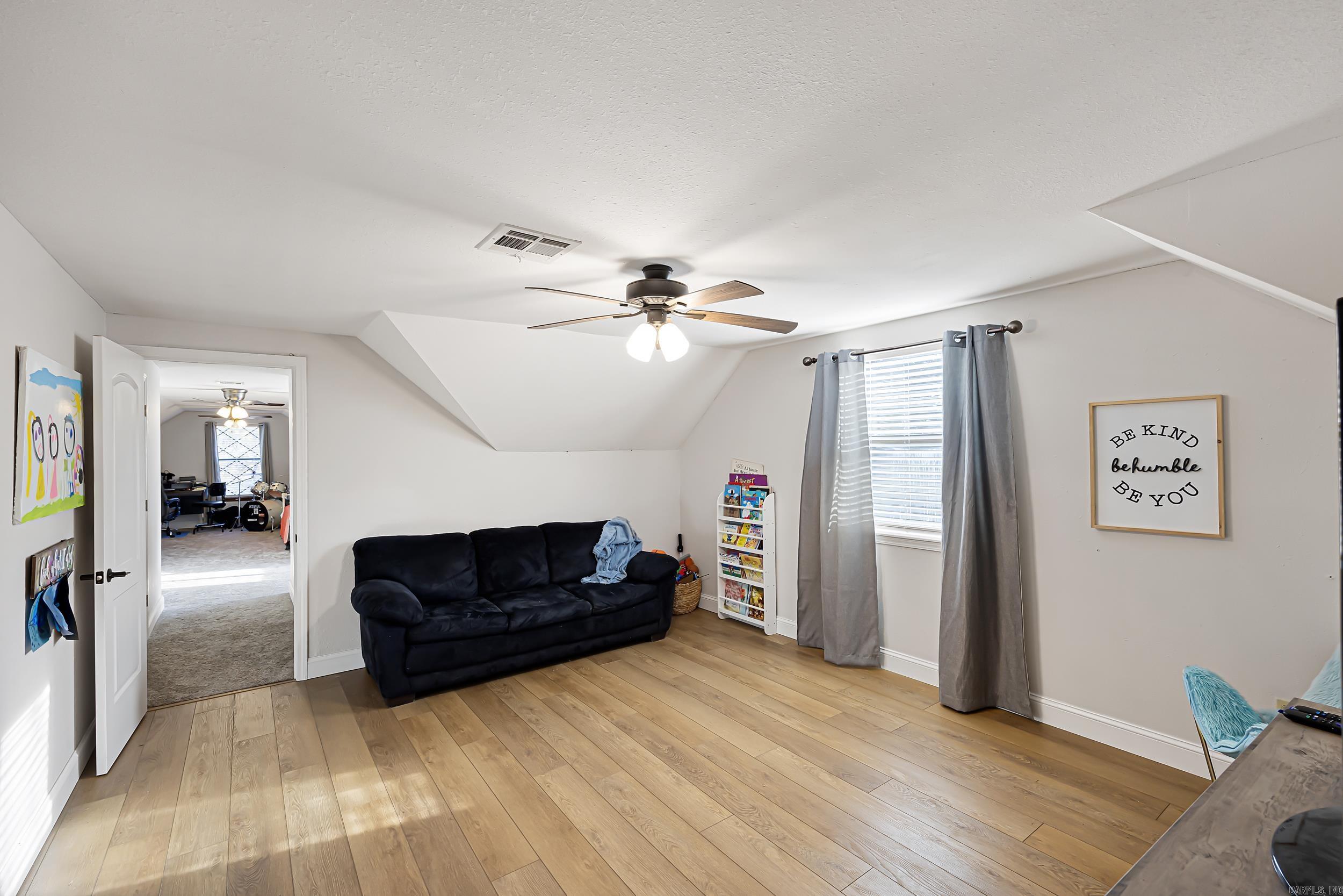 1424 N Lands End Pt  Russellville, AR