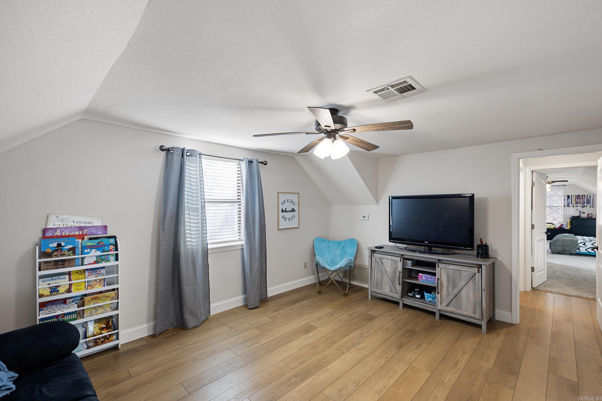 1424 N Lands End Pt  Russellville, AR