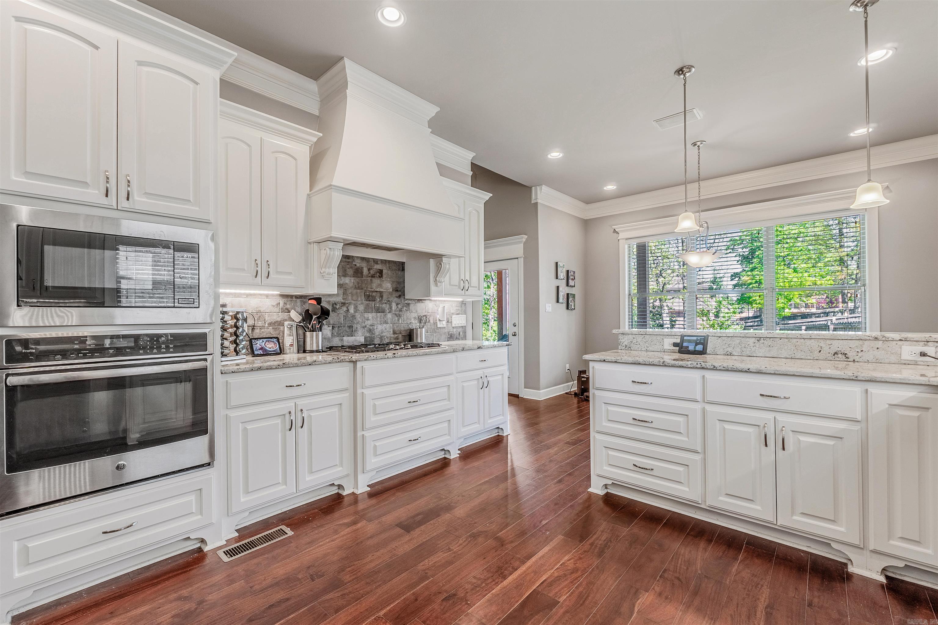 6 Commentry  Little Rock, AR