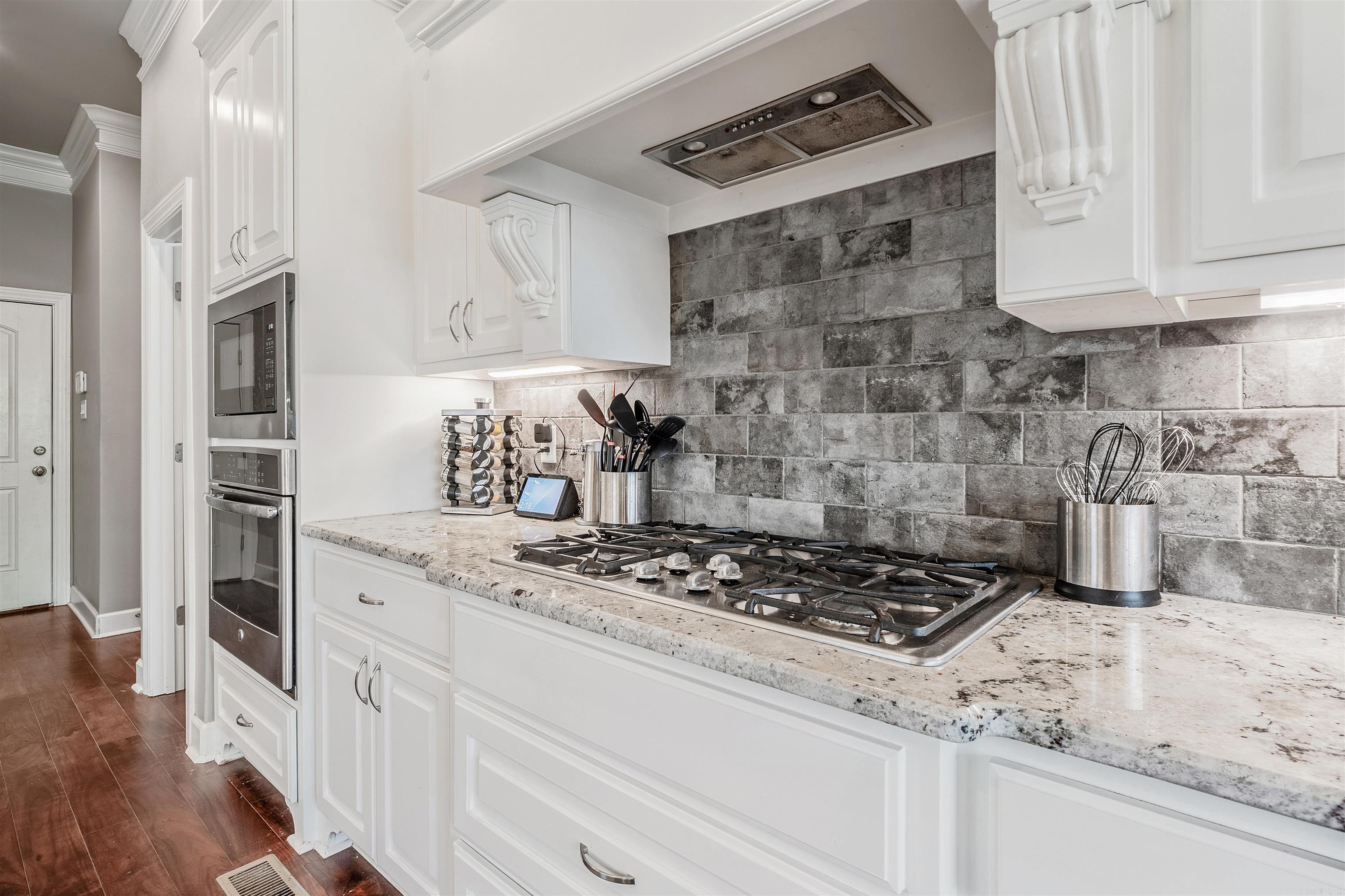 6 Commentry  Little Rock, AR