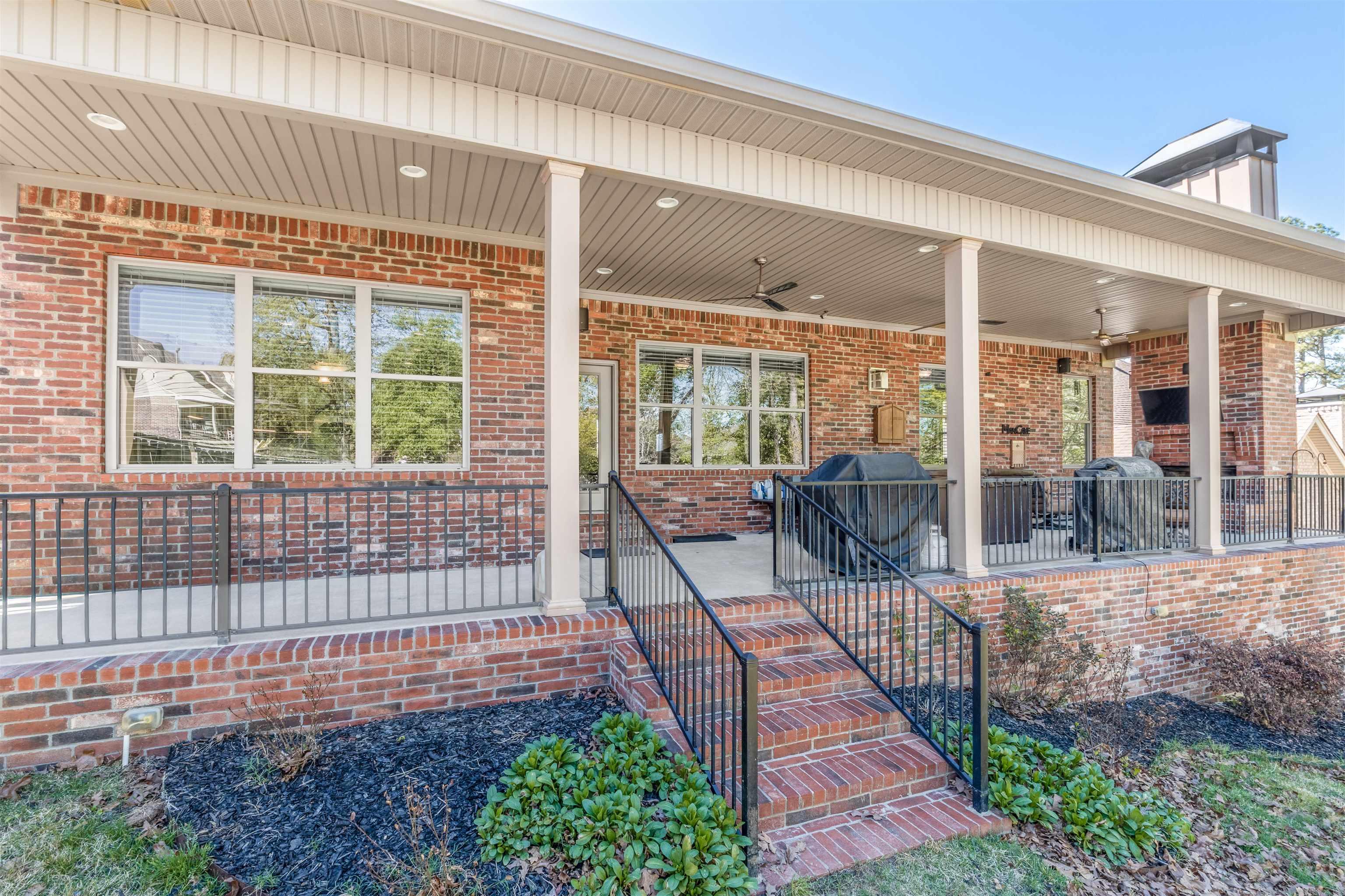 6 Commentry  Little Rock, AR