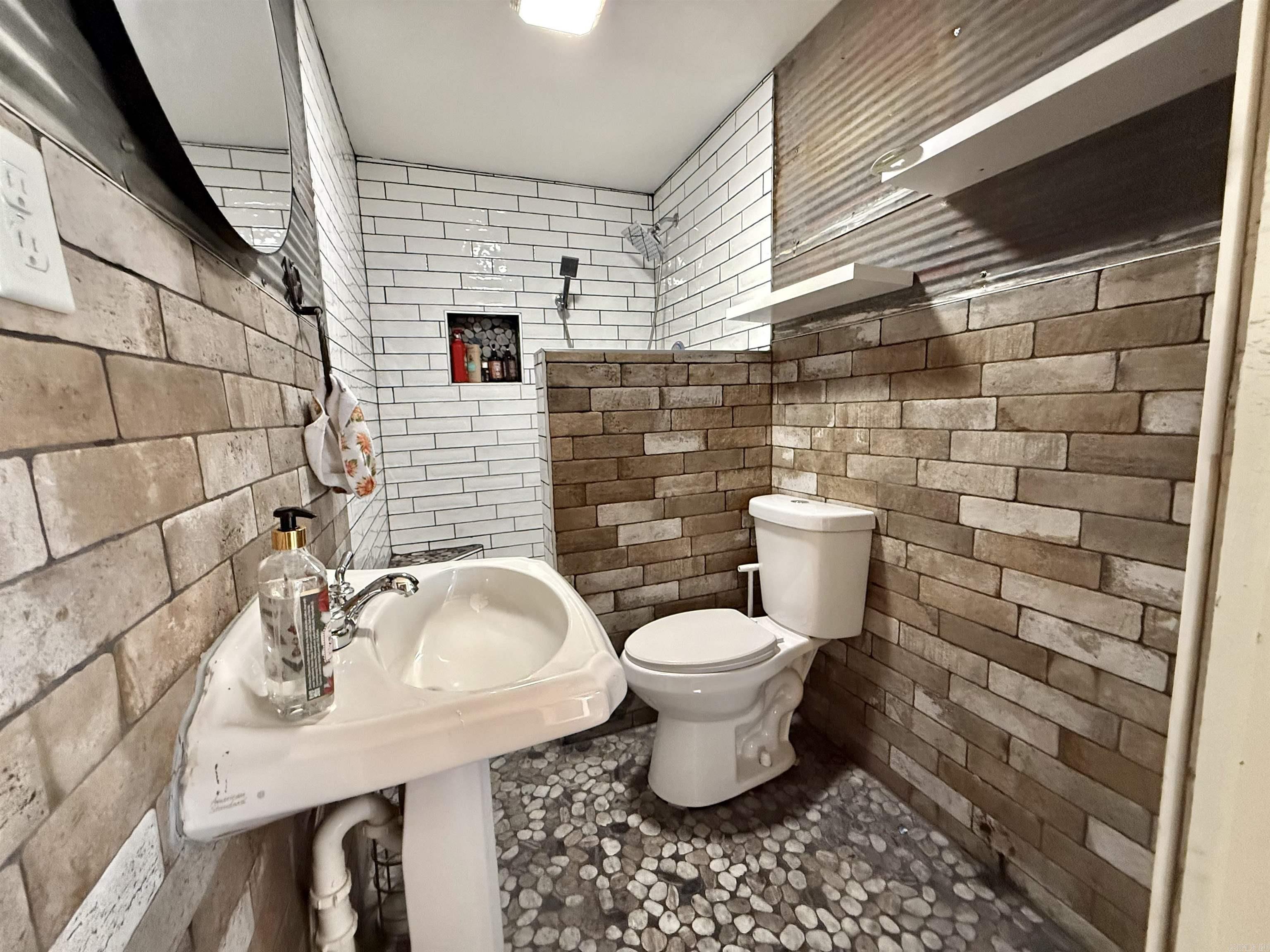 12843 AR Hwy 31 S  England, AR