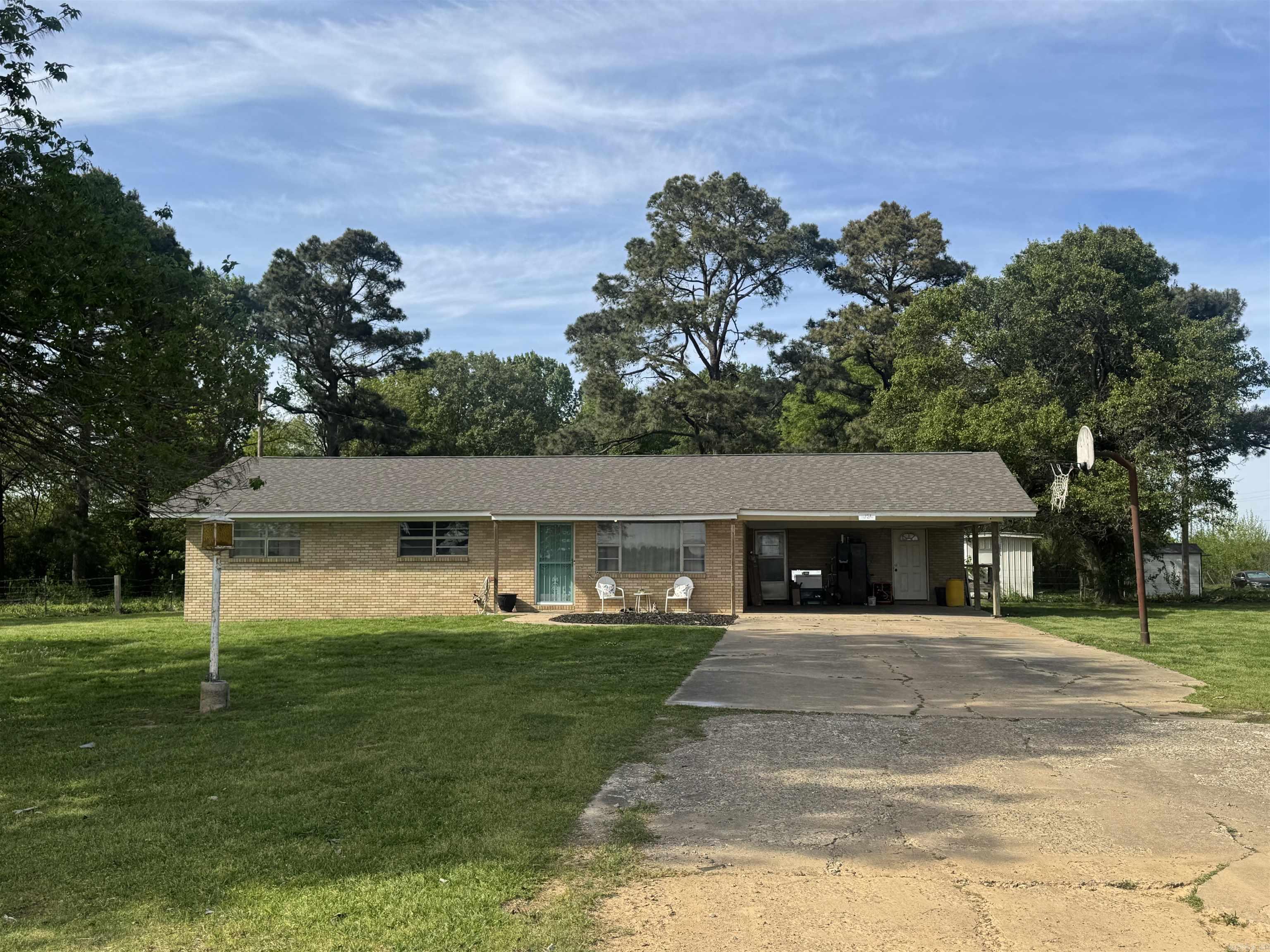 1054 Old England  Stuttgart, AR