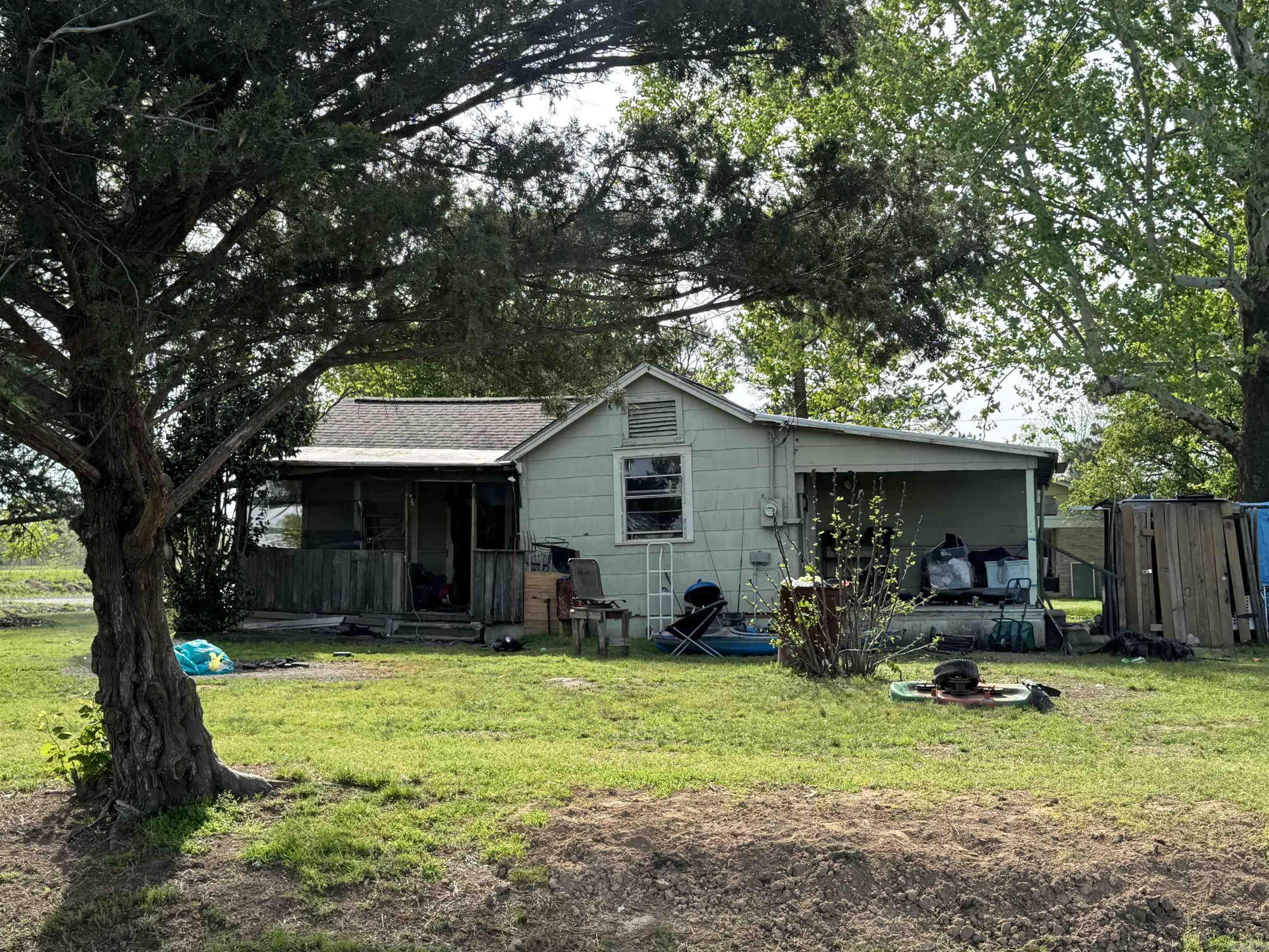 1054 Old England  Stuttgart, AR