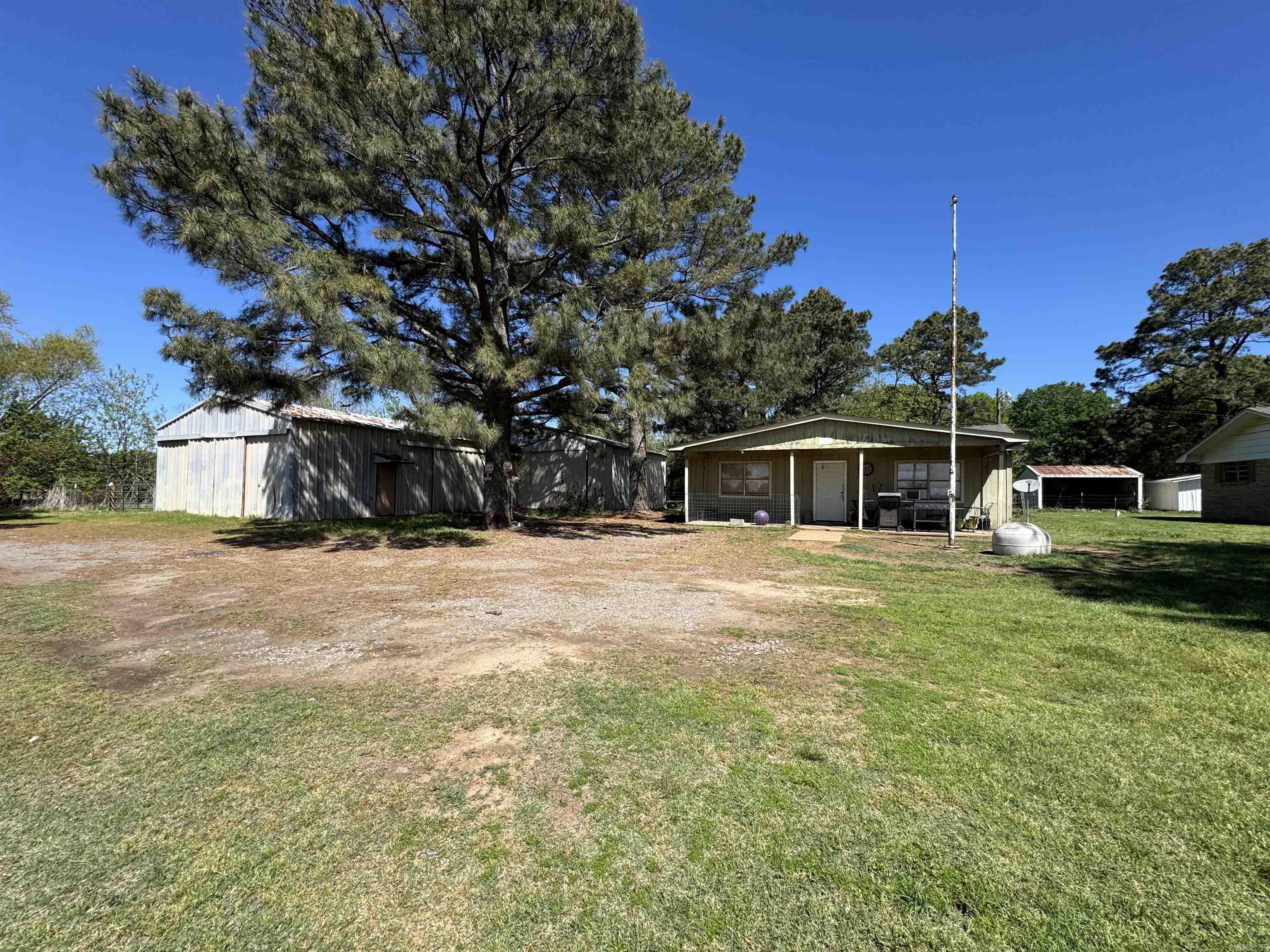 1054 Old England  Stuttgart, AR