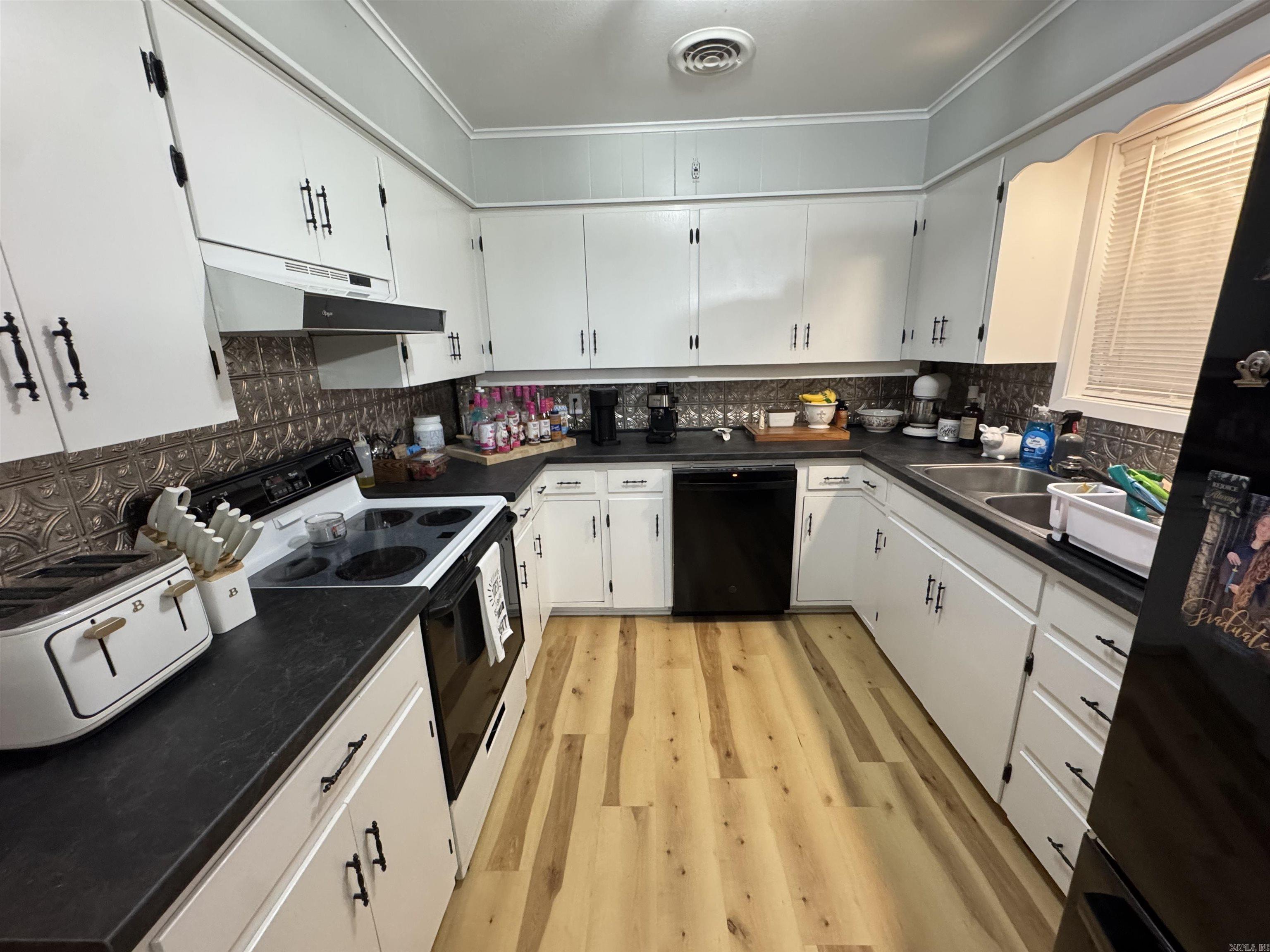 1054 Old England  Stuttgart, AR