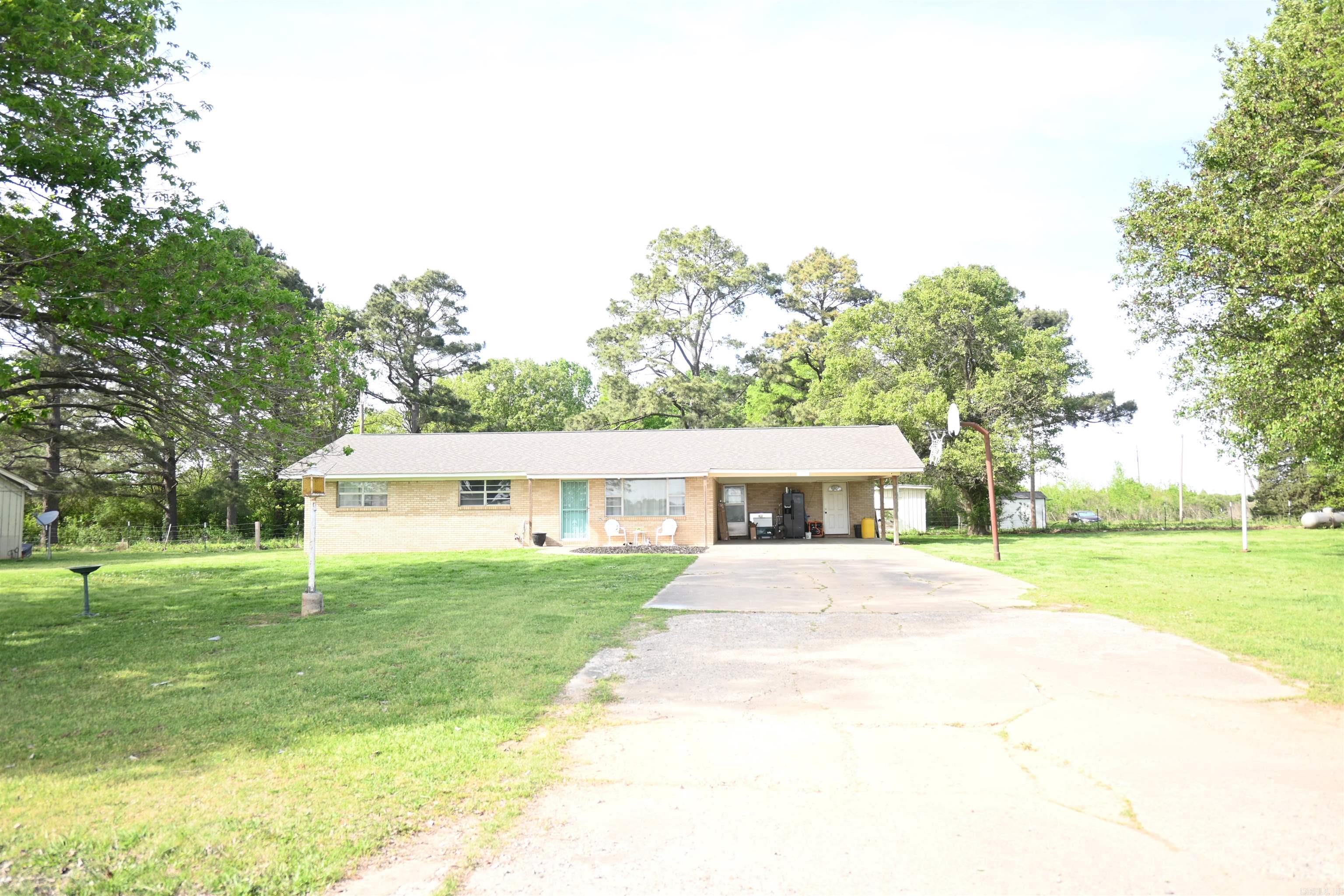 1054 Old England  Stuttgart, AR