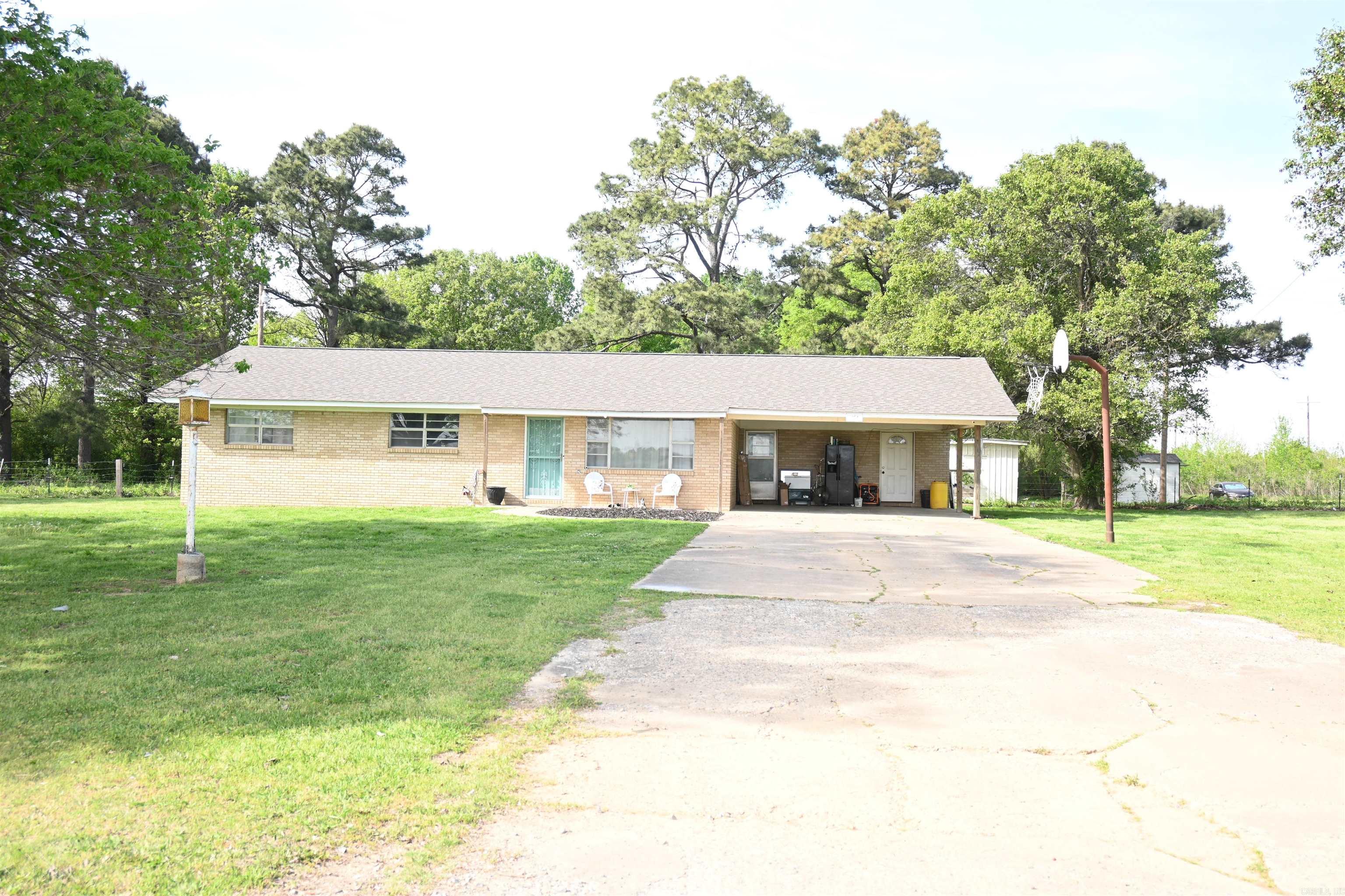 1054 Old England  Stuttgart, AR