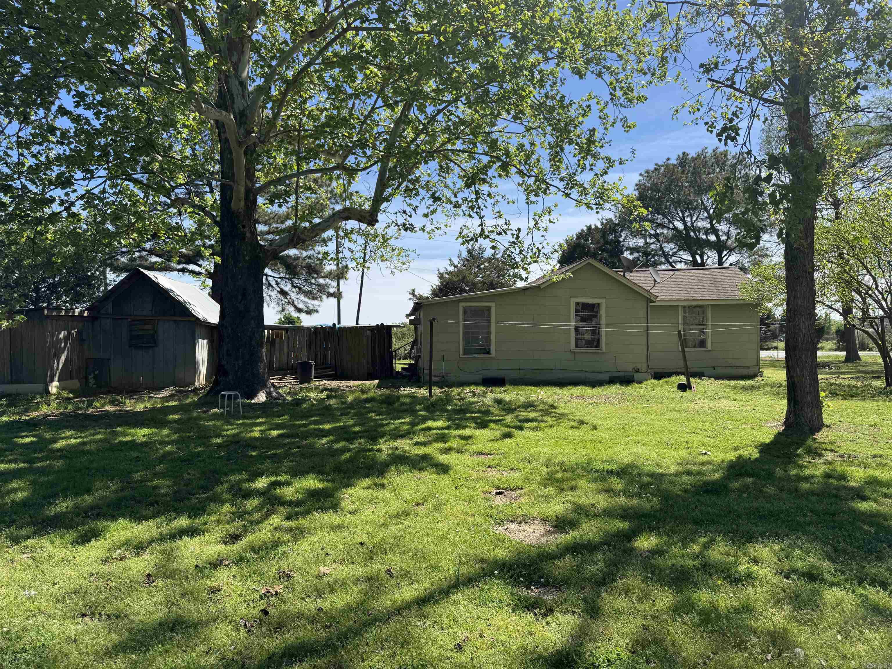 1054 Old England  Stuttgart, AR