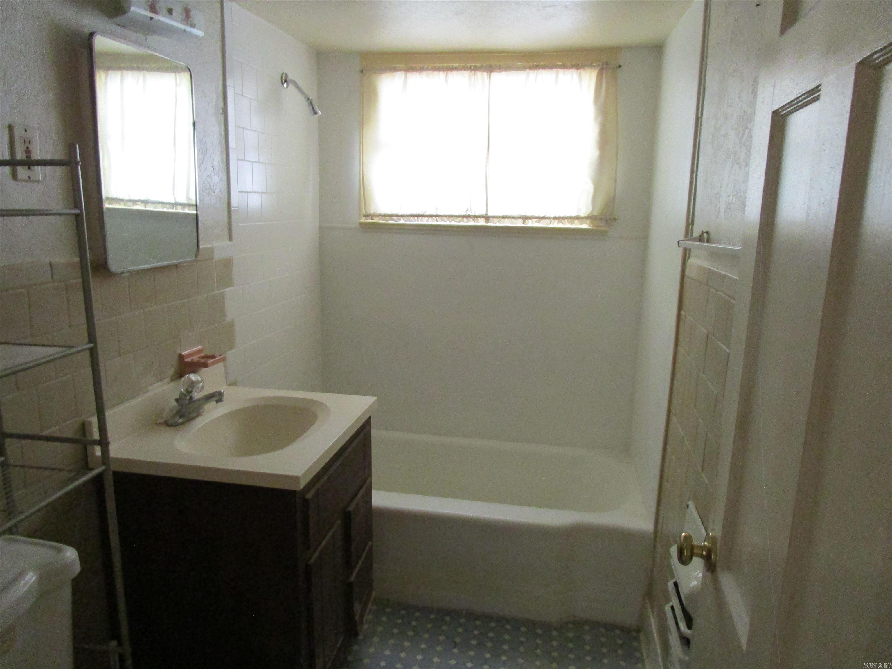 630 Whittington  Hot Springs National Park, AR