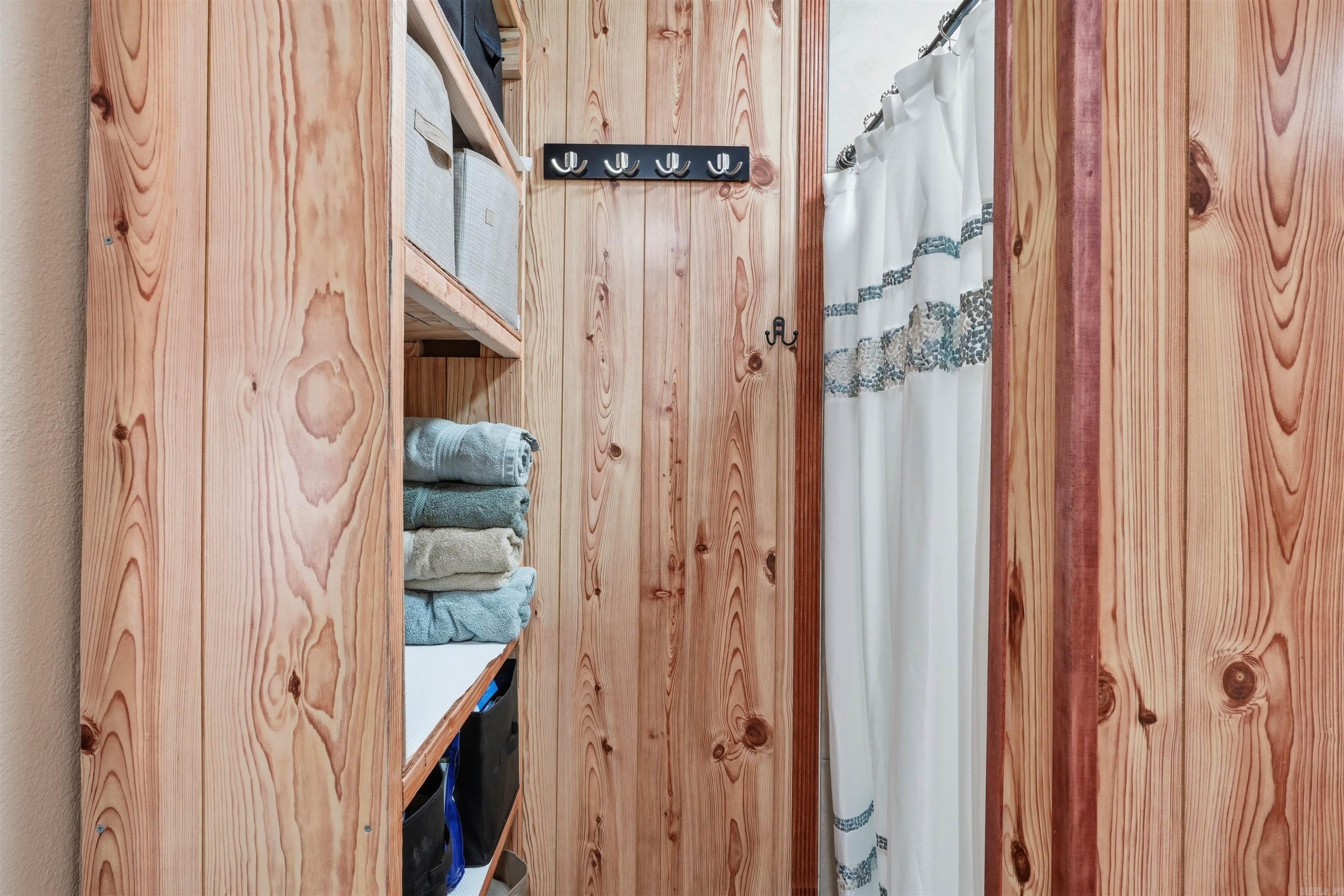 1381 E 330  Clinton, AR