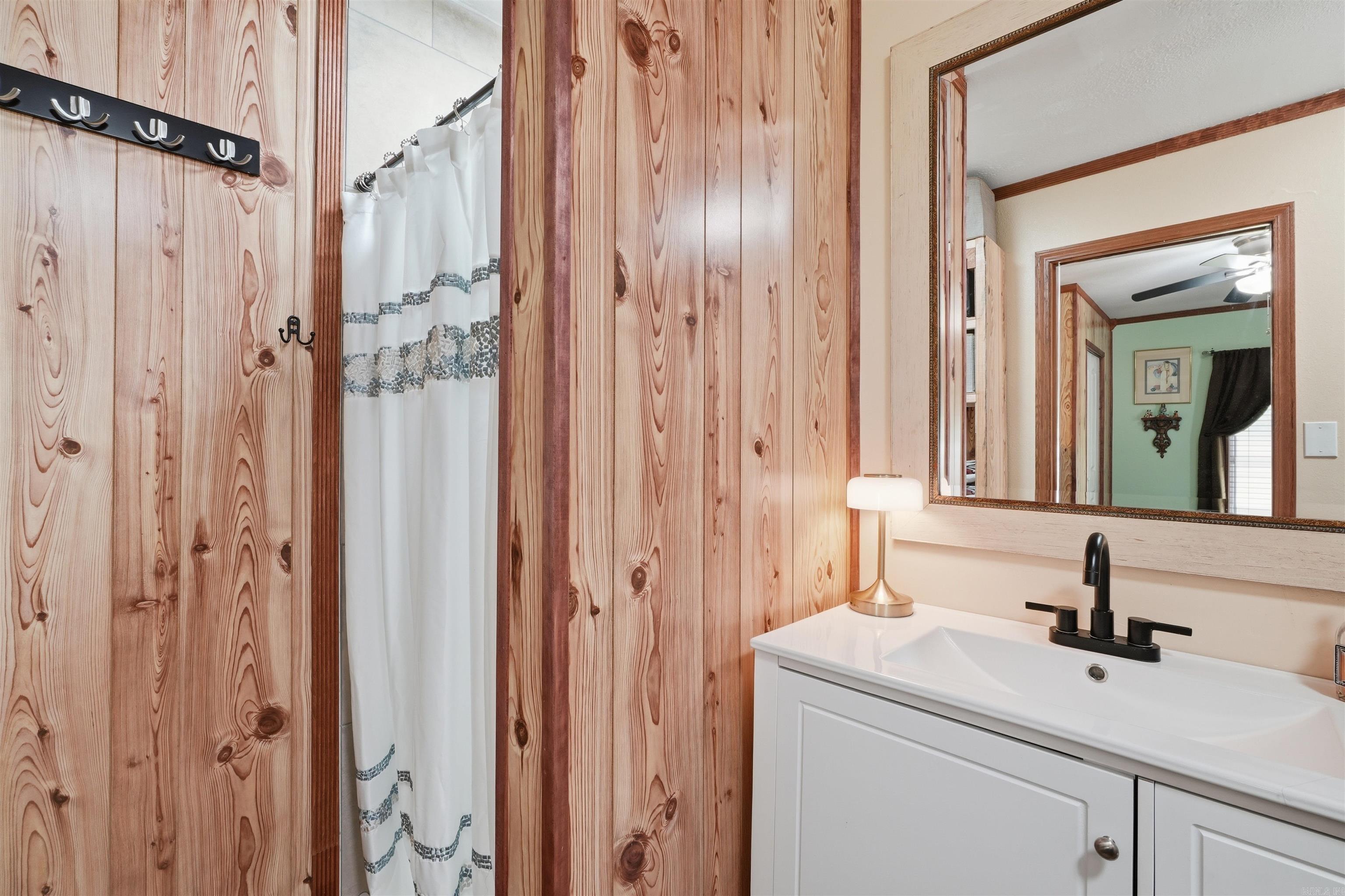 1381 E 330  Clinton, AR