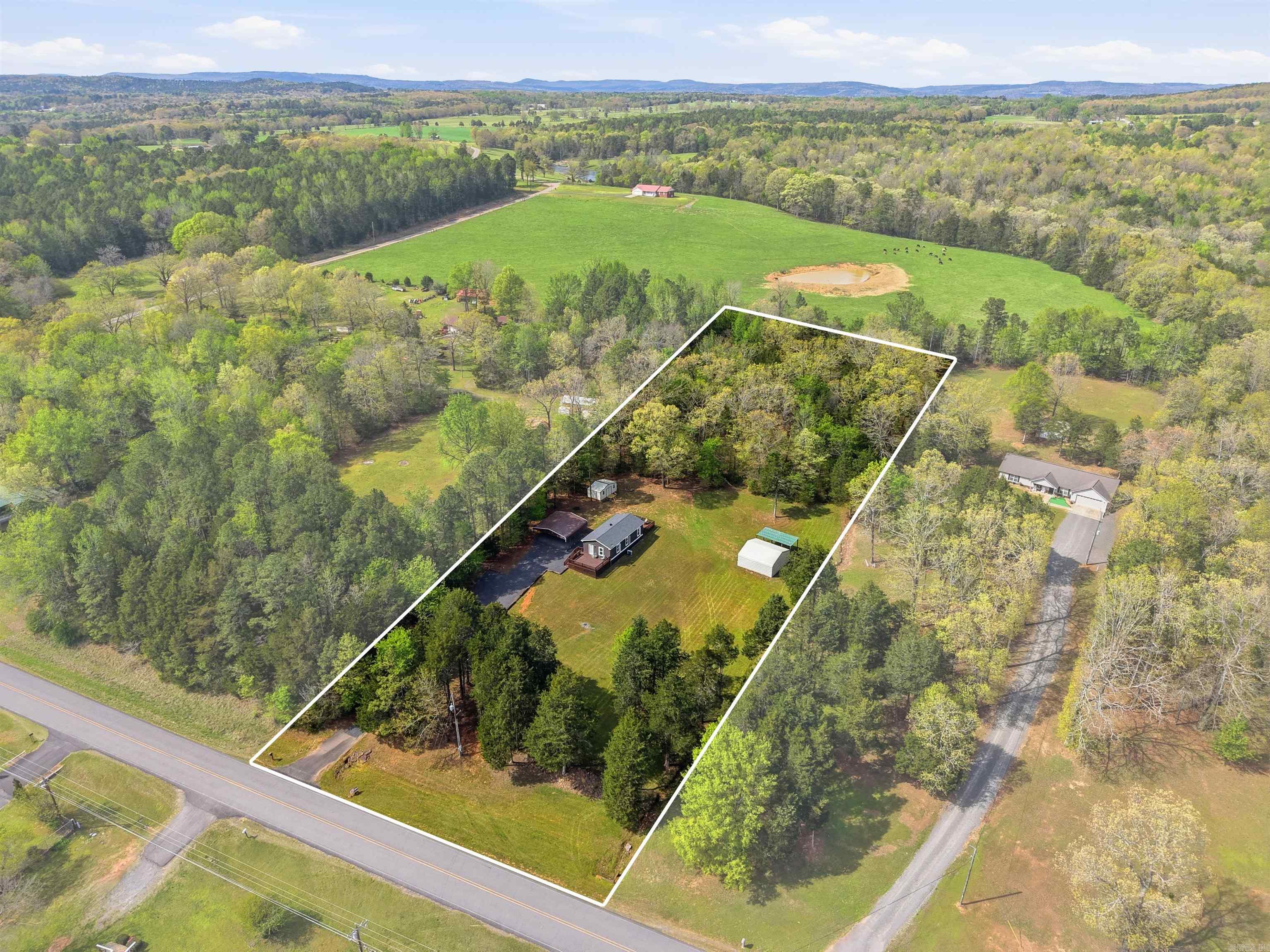 1381 E 330  Clinton, AR