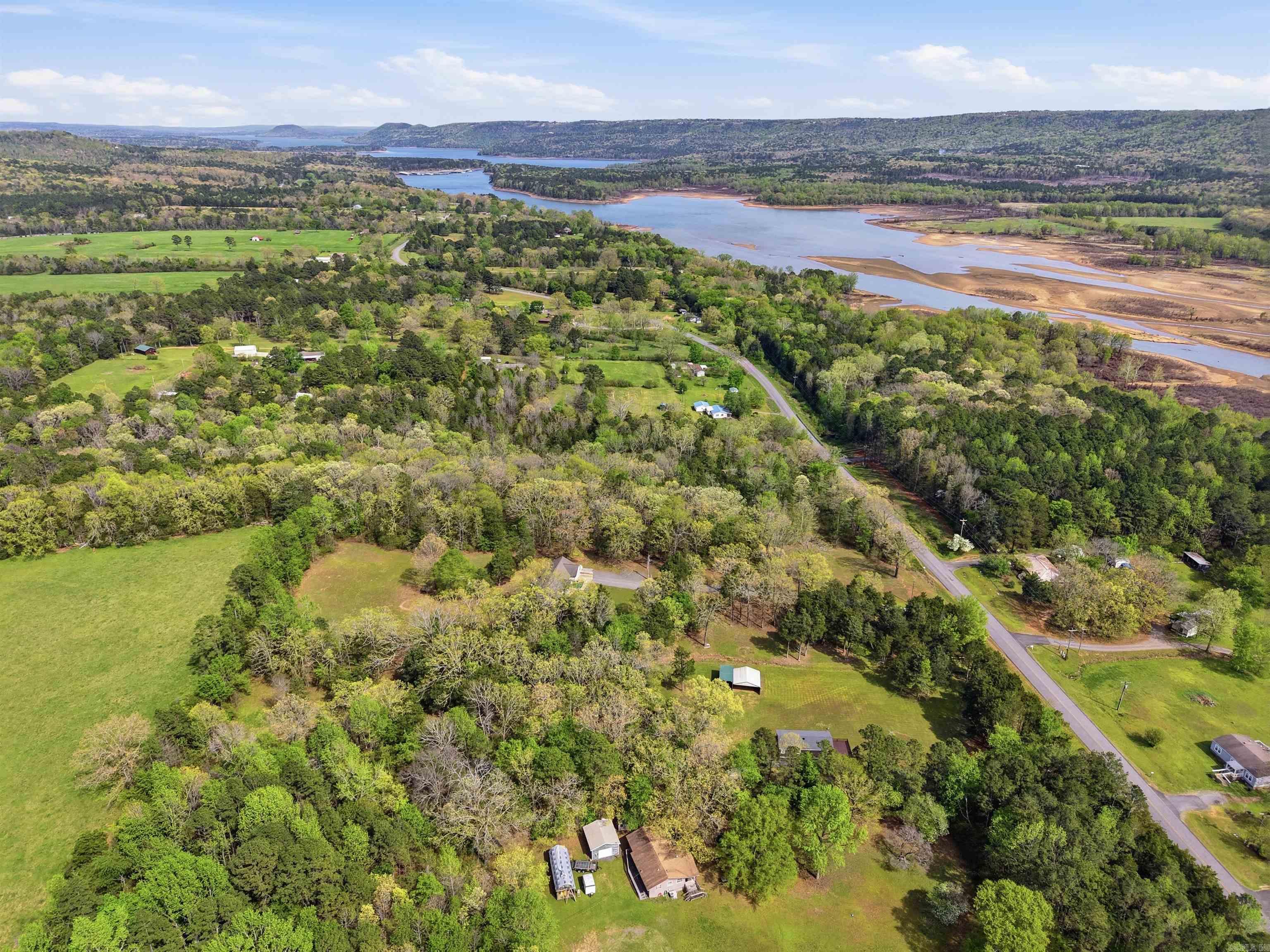 1381 E 330  Clinton, AR