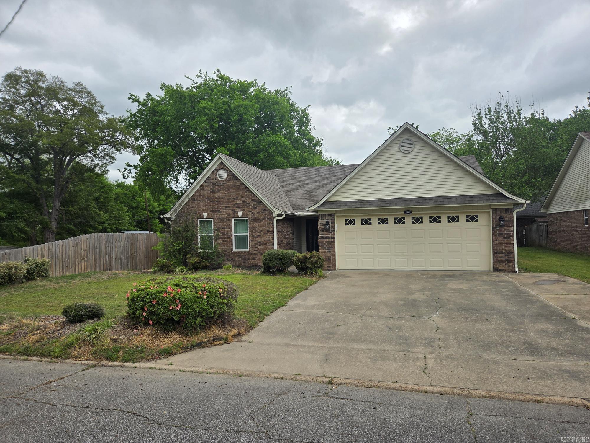 606 N Spring Street Searcy, AR 72143