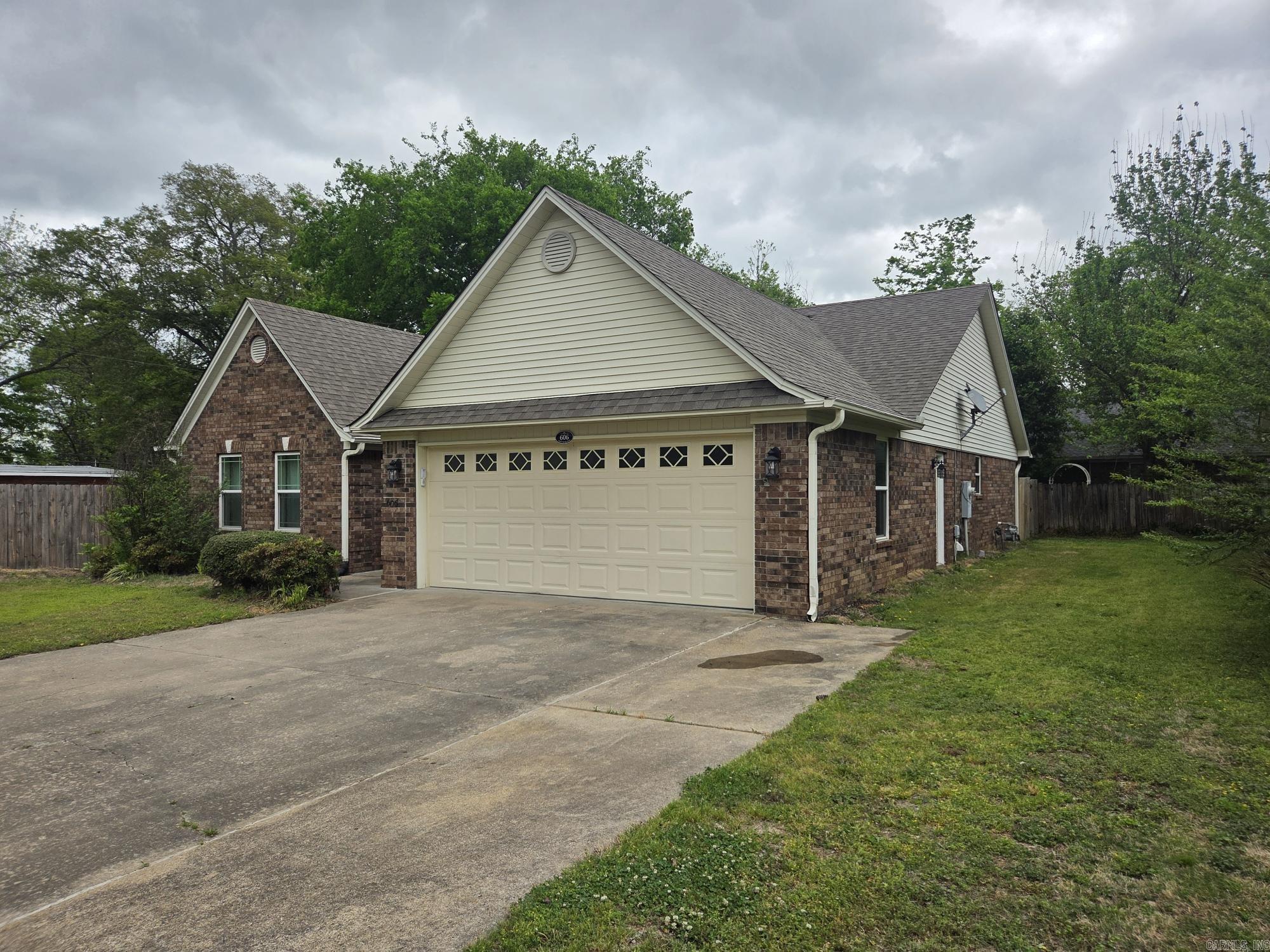 606 N Spring Street Searcy, AR 72143