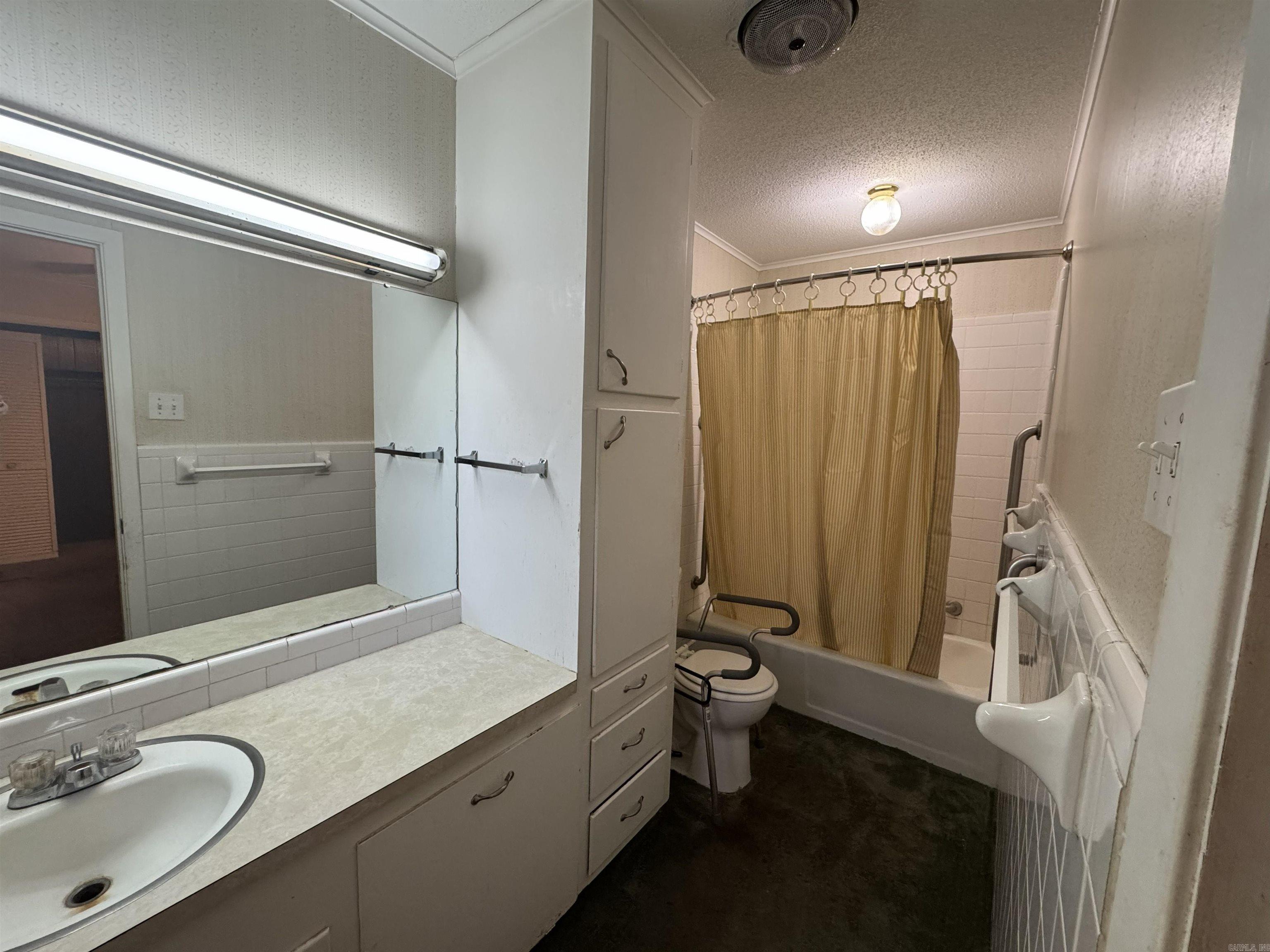 216 W 14th St Smackover, AR 71762