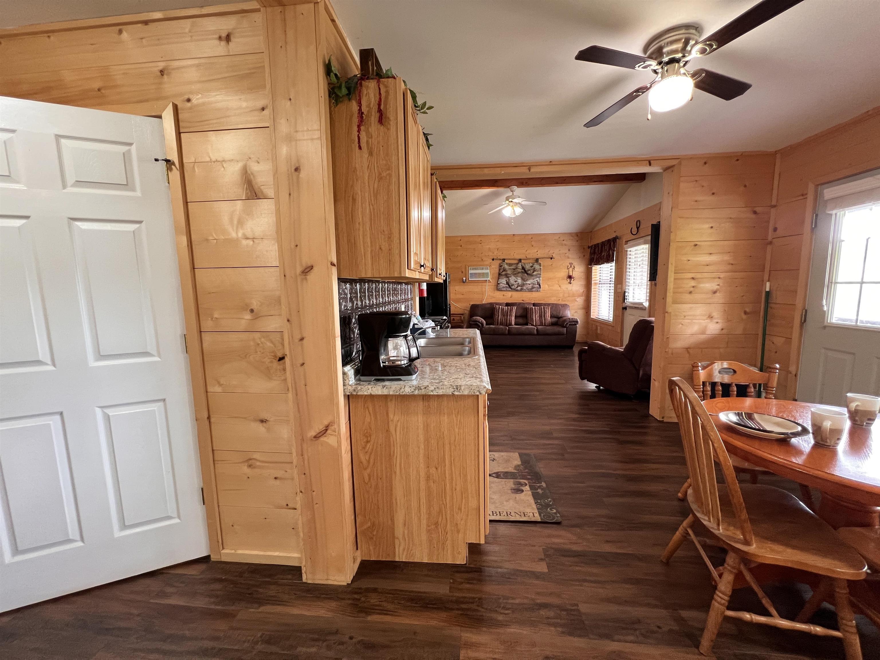 75 Ruddells  Mountain View, AR