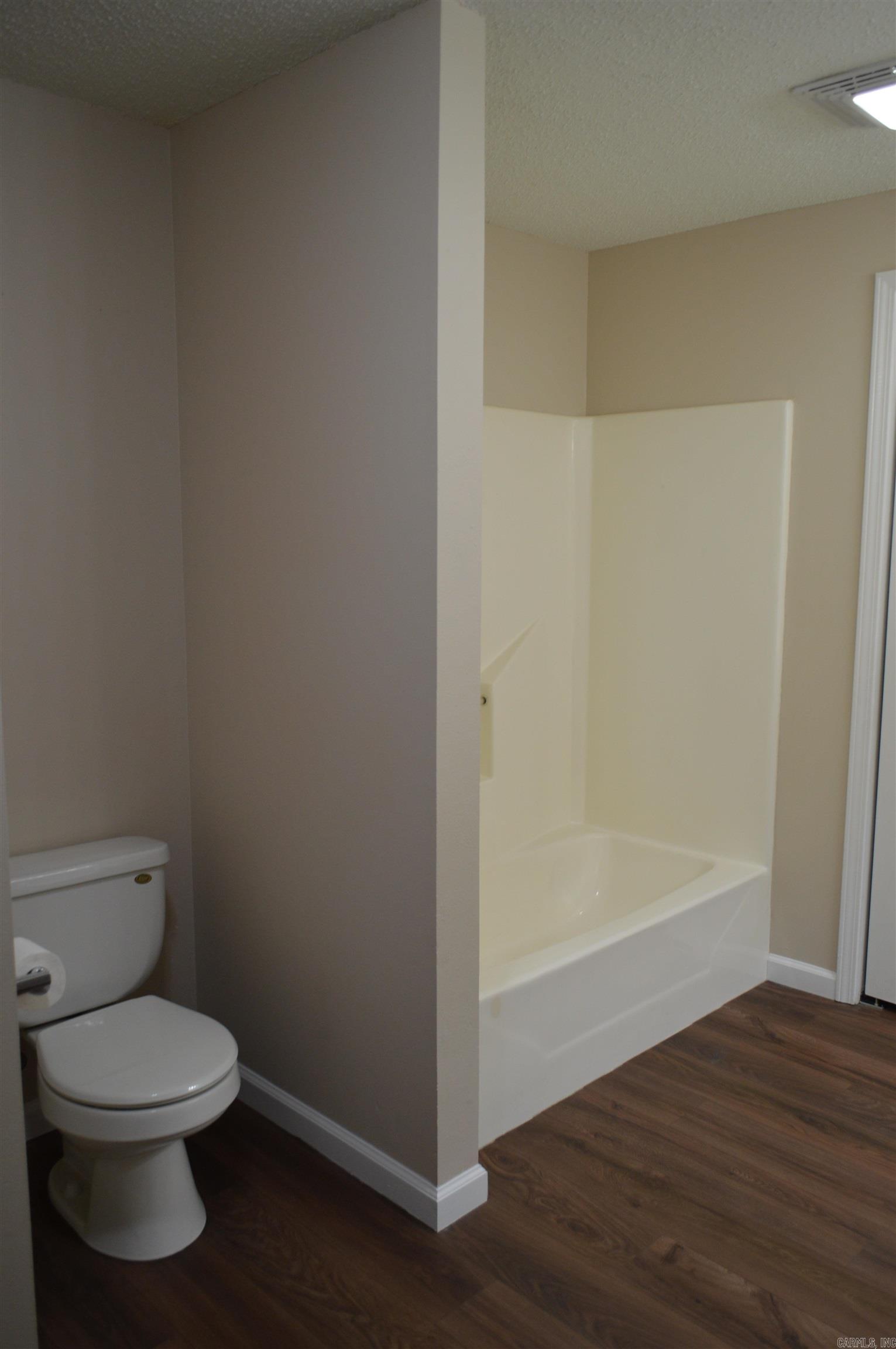 100 W Clinton  Heber Springs, AR