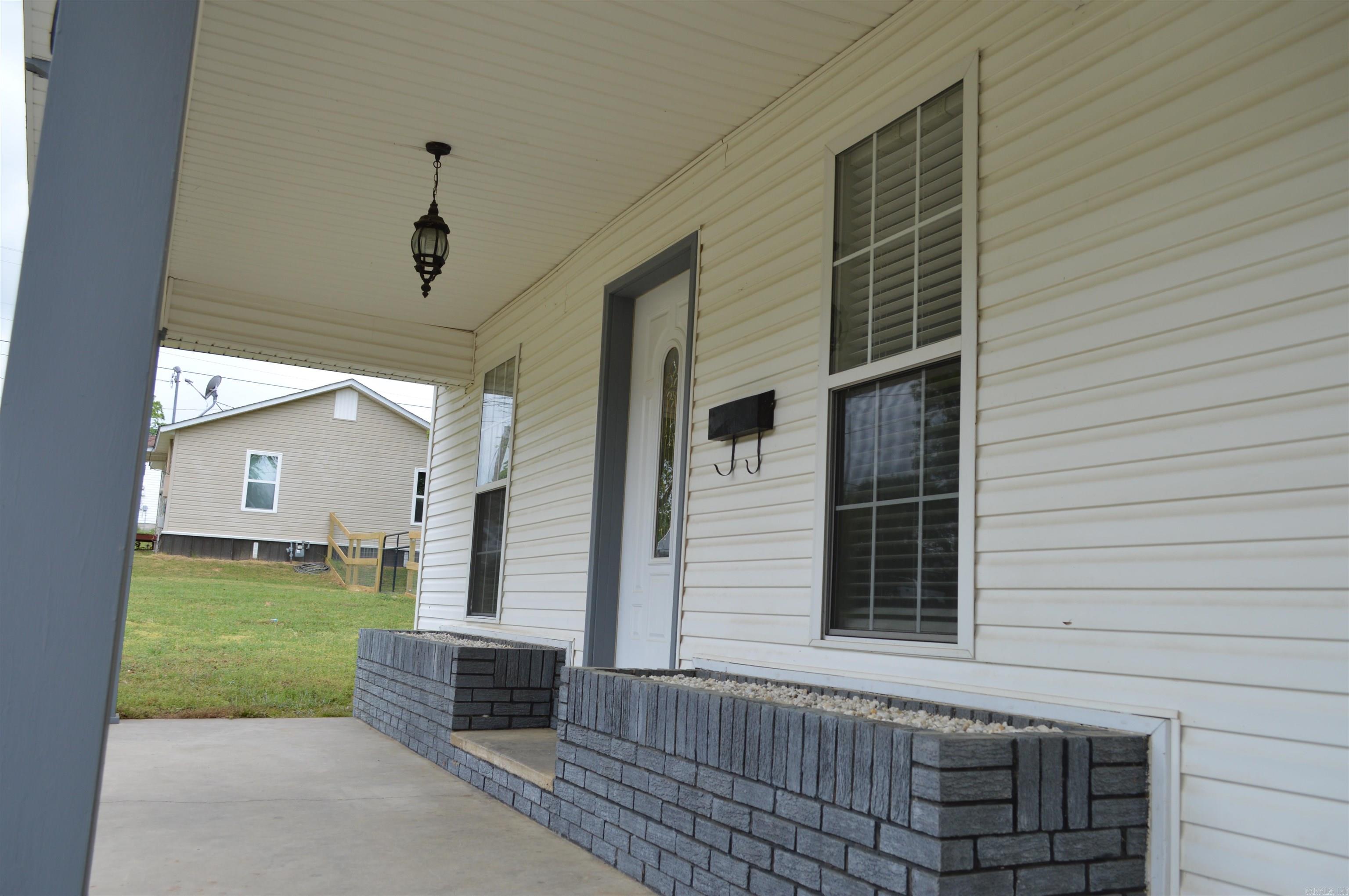 100 W Clinton  Heber Springs, AR