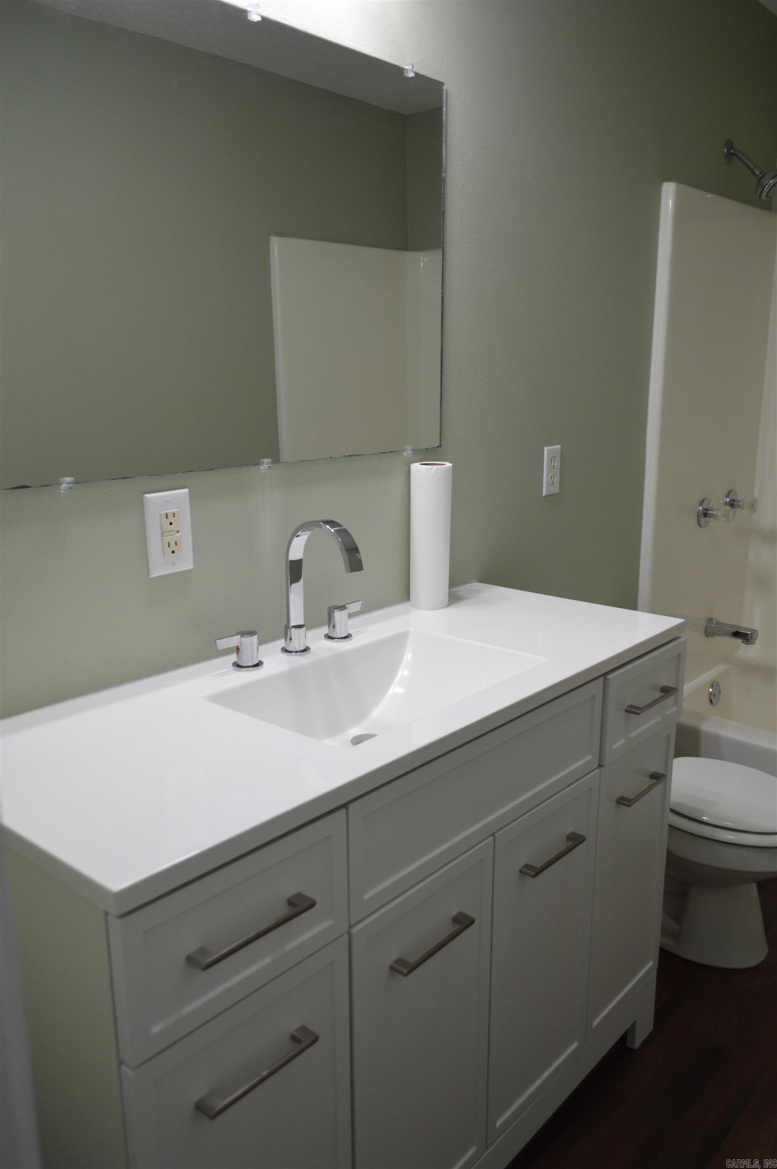 100 W Clinton  Heber Springs, AR