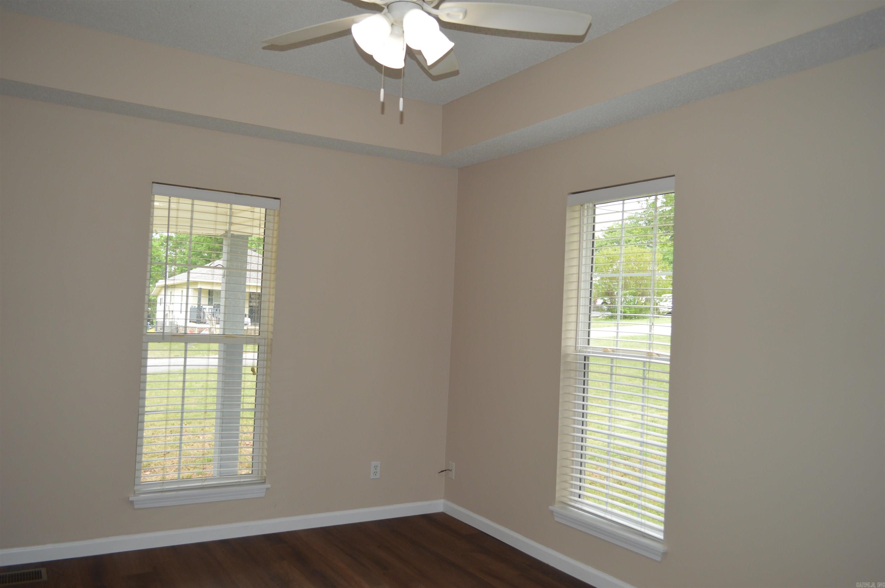 100 W Clinton  Heber Springs, AR