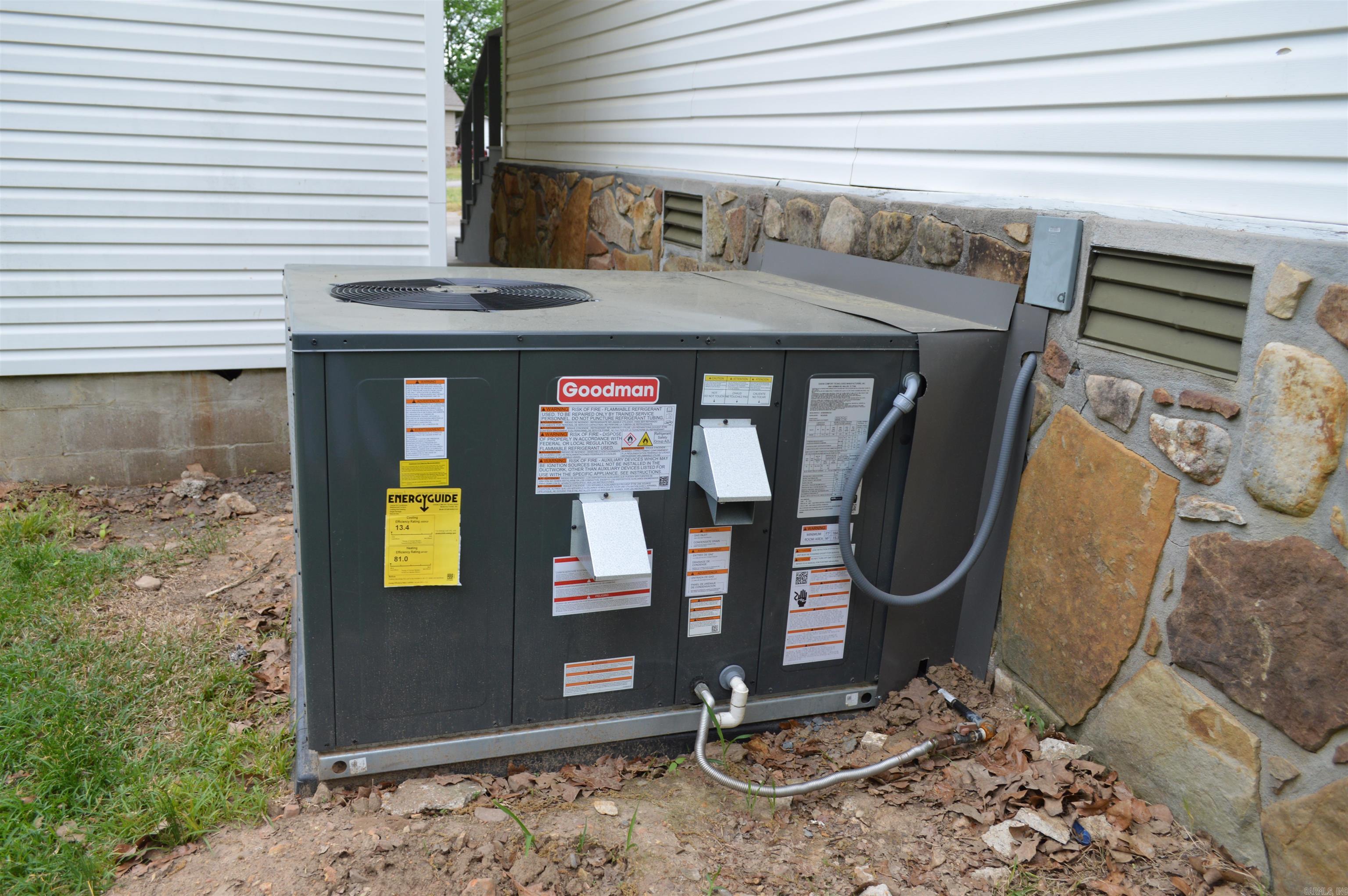 100 W Clinton  Heber Springs, AR