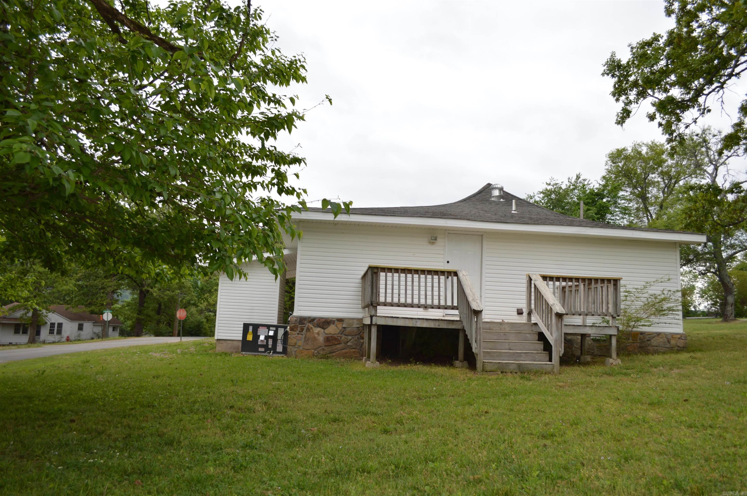 100 W Clinton  Heber Springs, AR