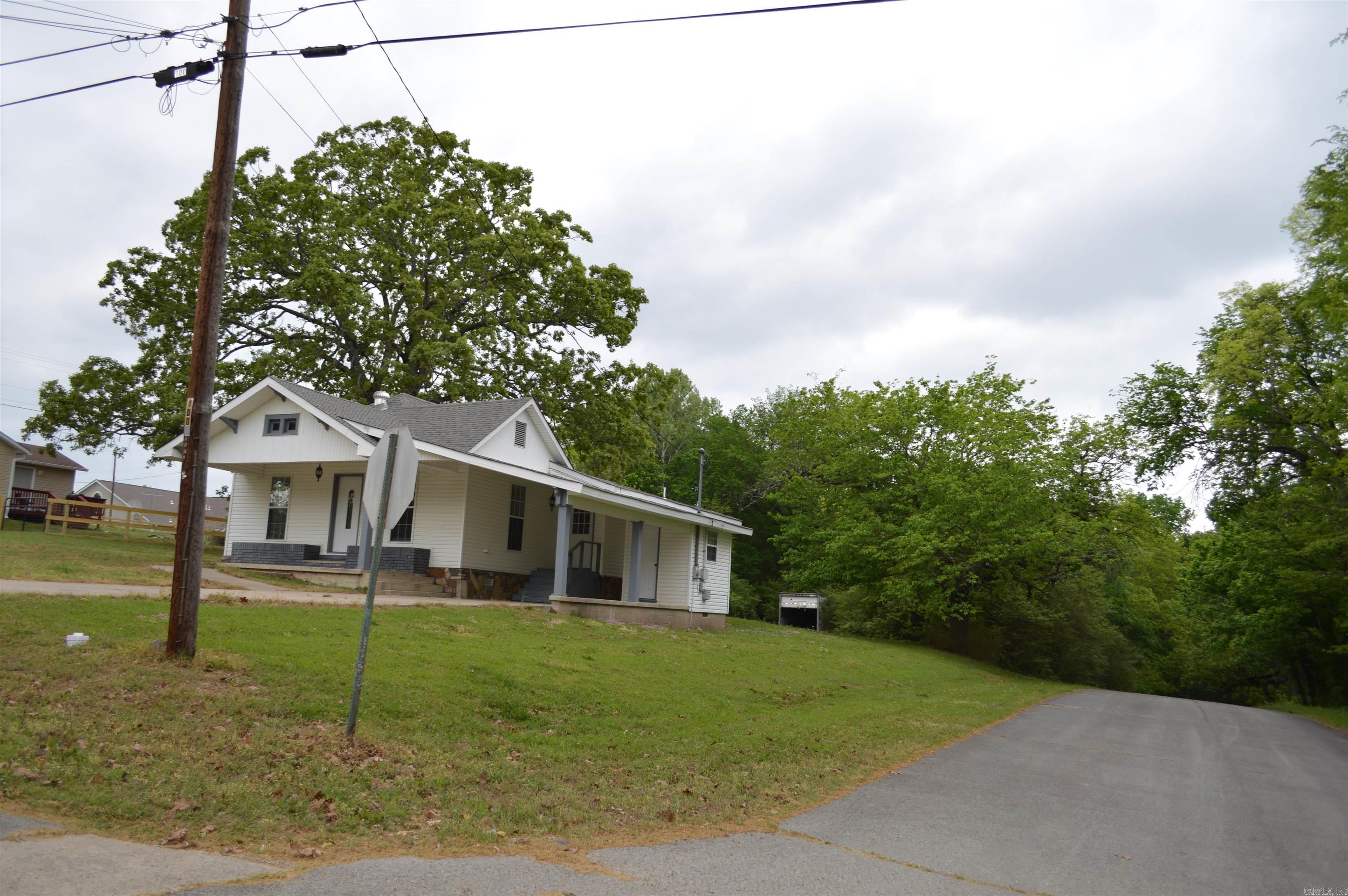 100 W Clinton  Heber Springs, AR