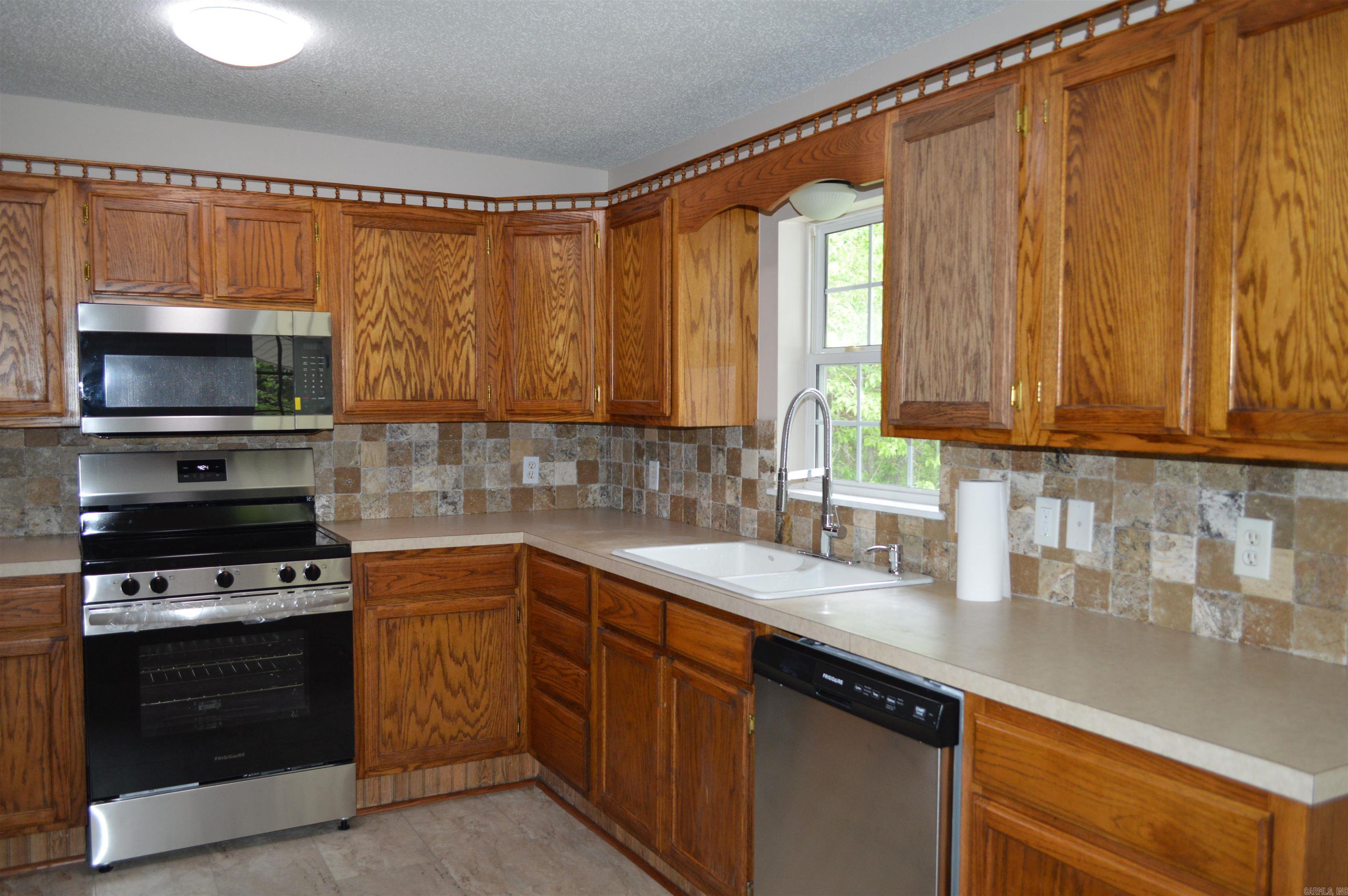 100 W Clinton  Heber Springs, AR