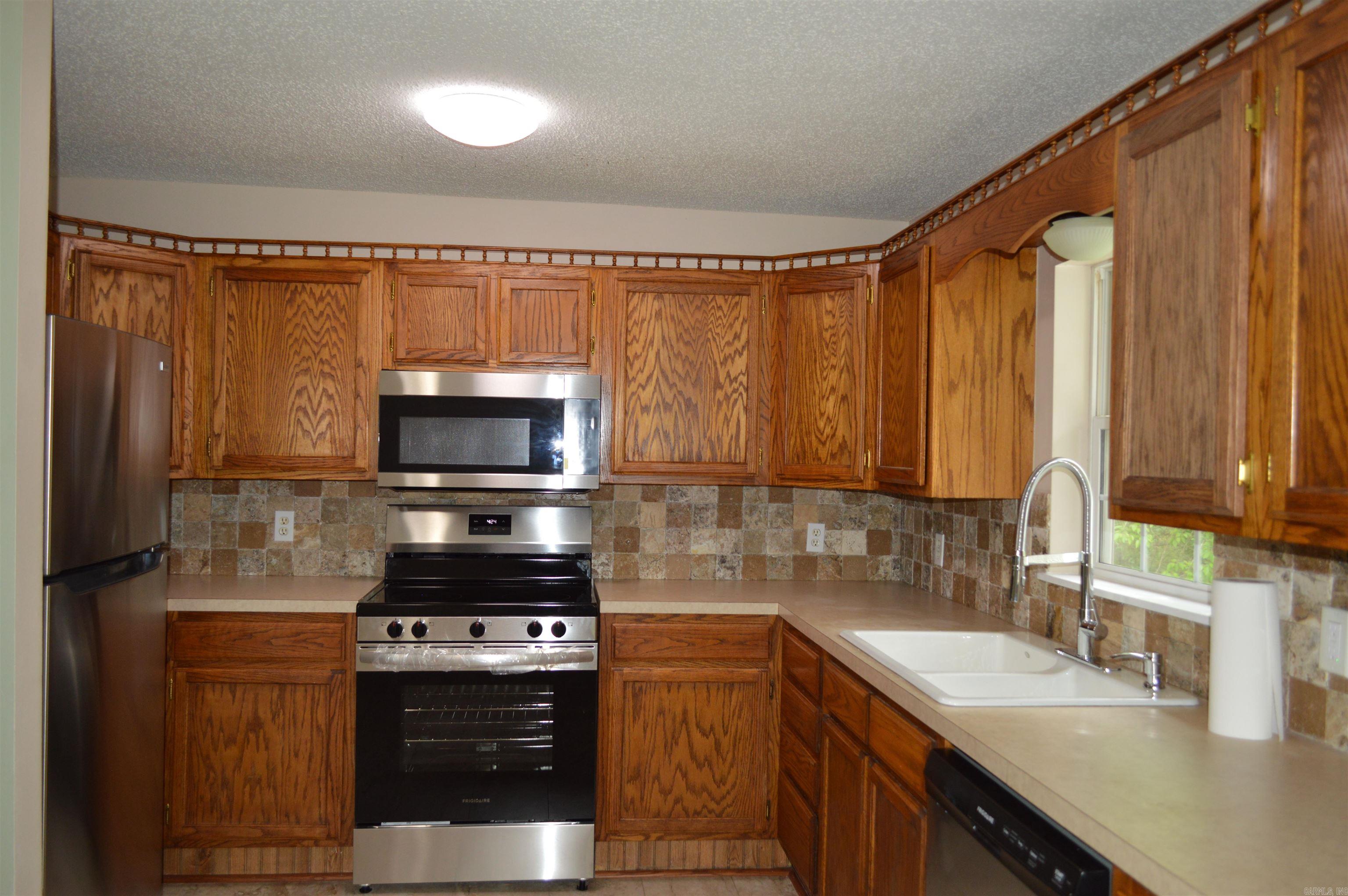 100 W Clinton  Heber Springs, AR