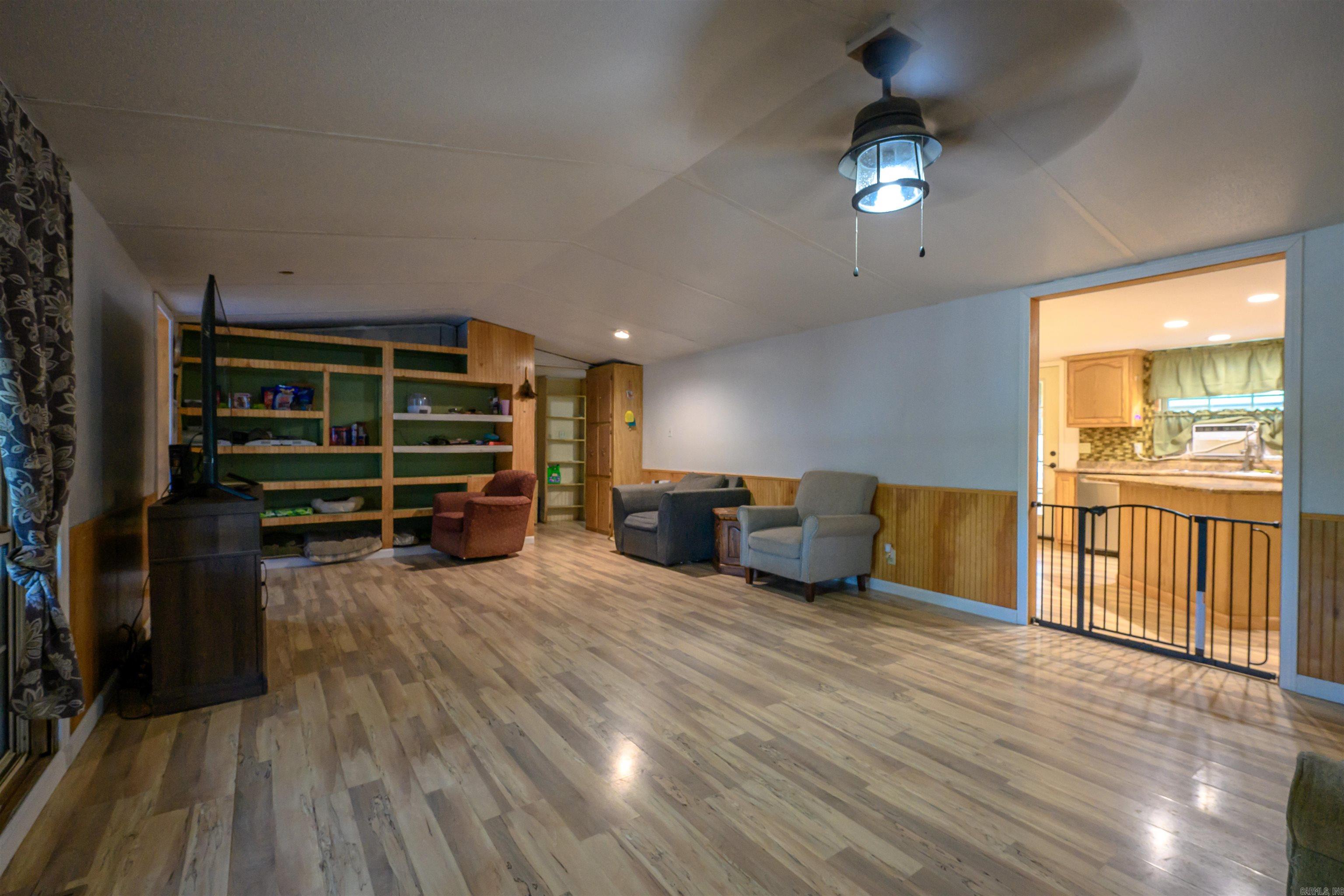 340 N Main  Mount Pleasant, AR