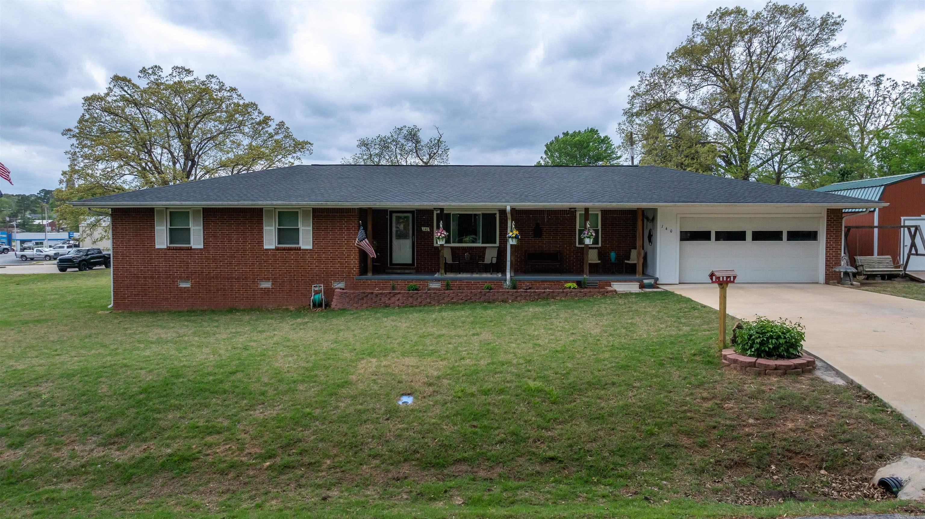 140 N Spring  Melbourne, AR