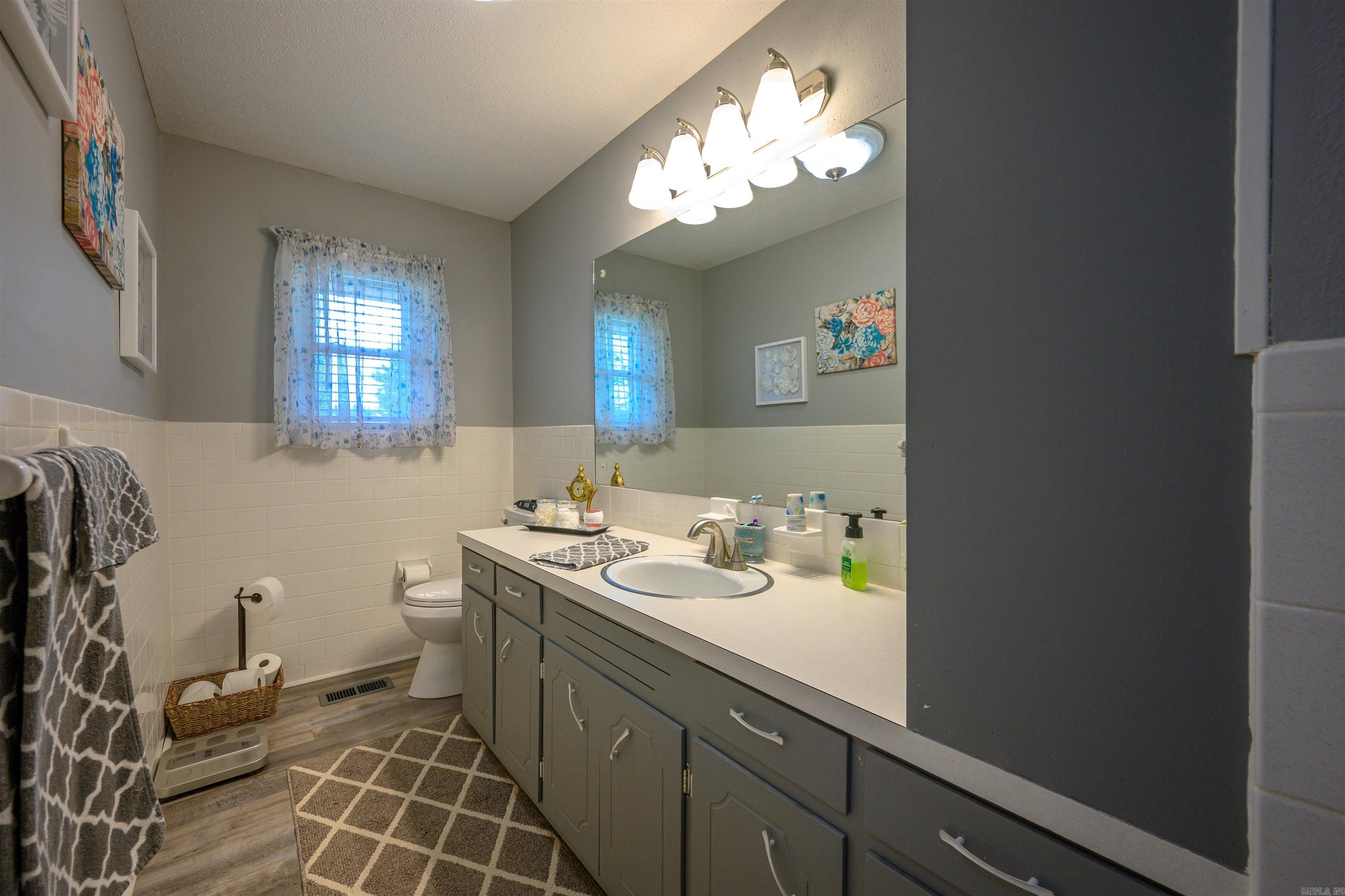 140 N Spring  Melbourne, AR