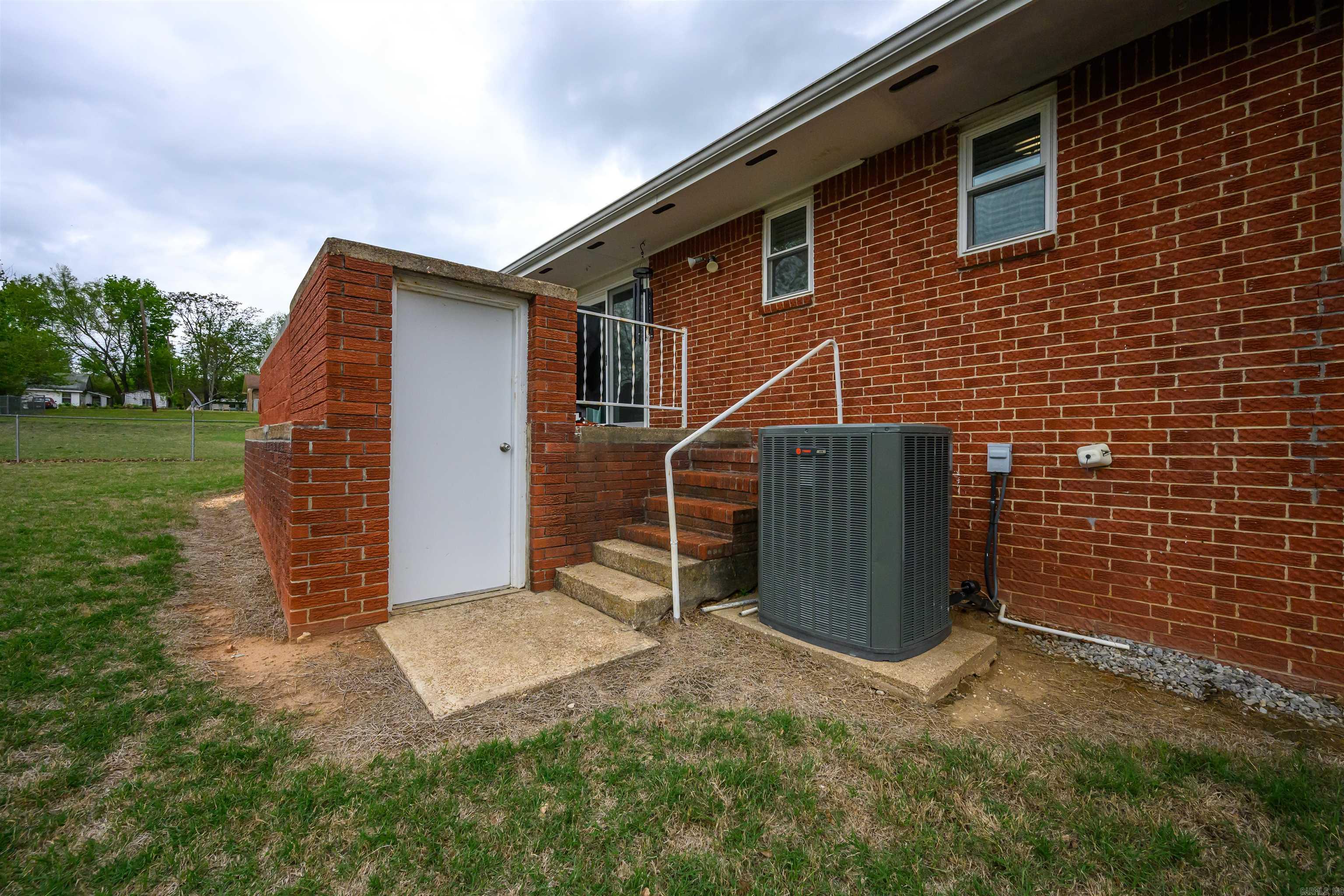 140 N Spring  Melbourne, AR