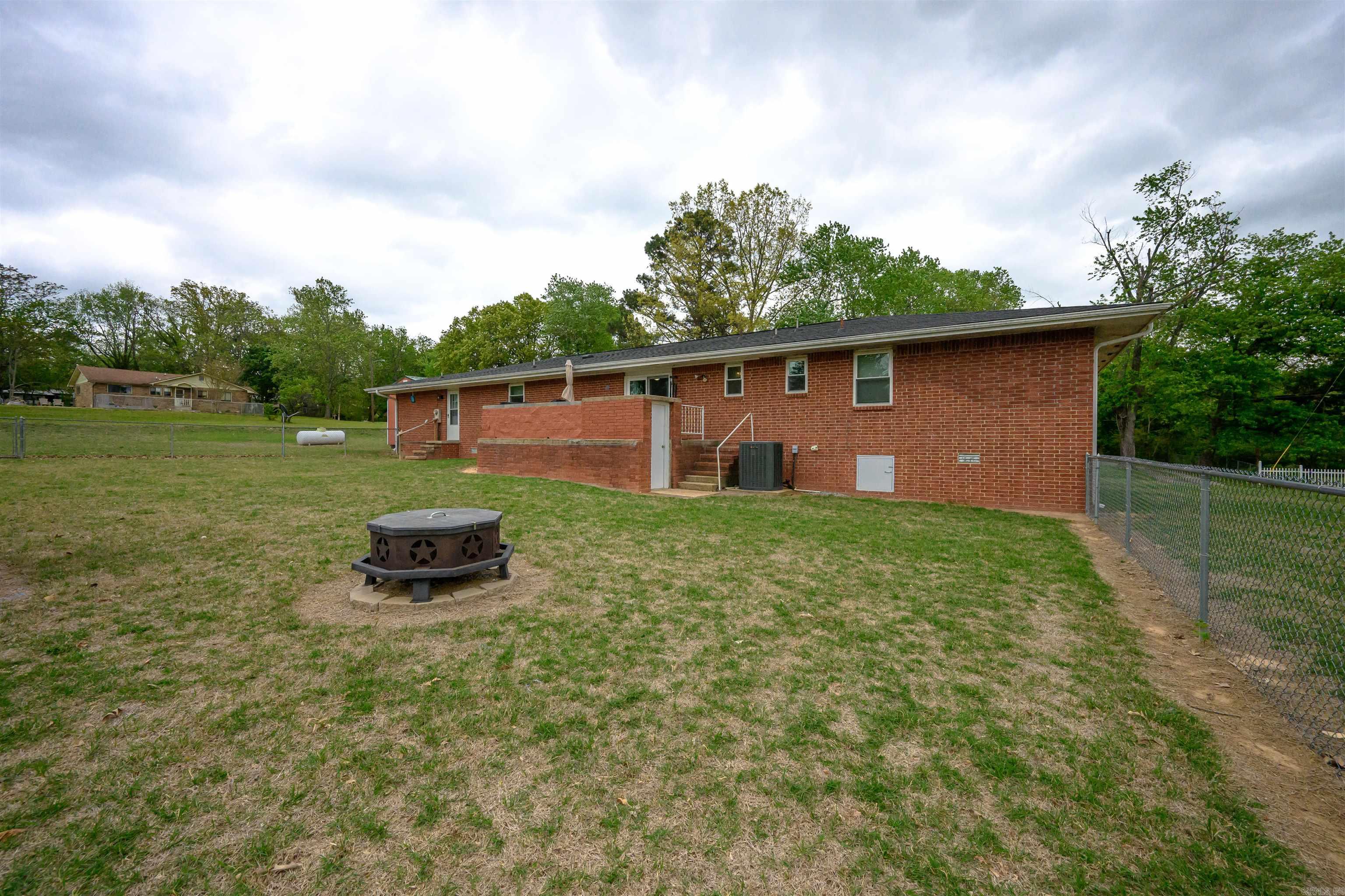 140 N Spring  Melbourne, AR