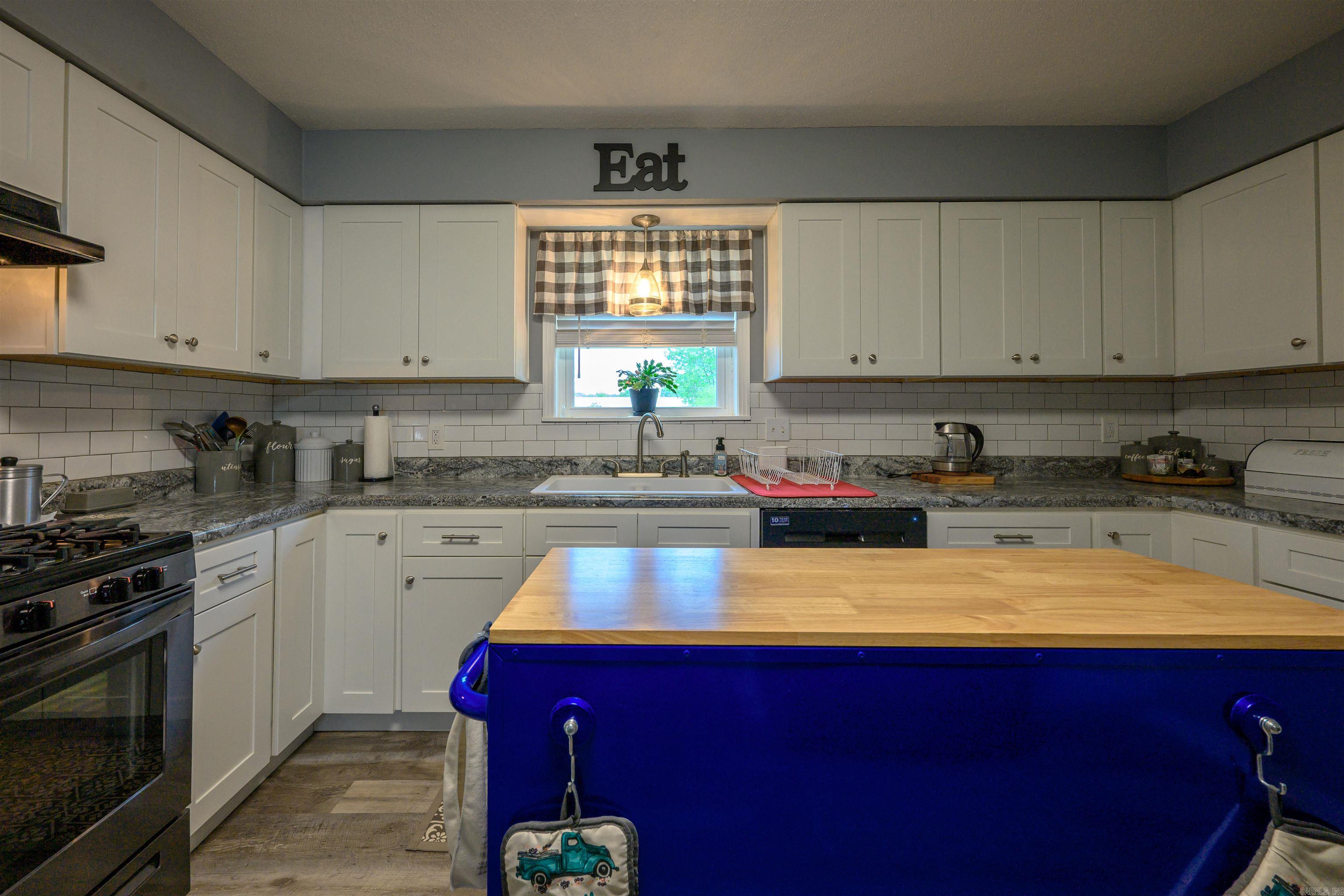 140 N Spring  Melbourne, AR