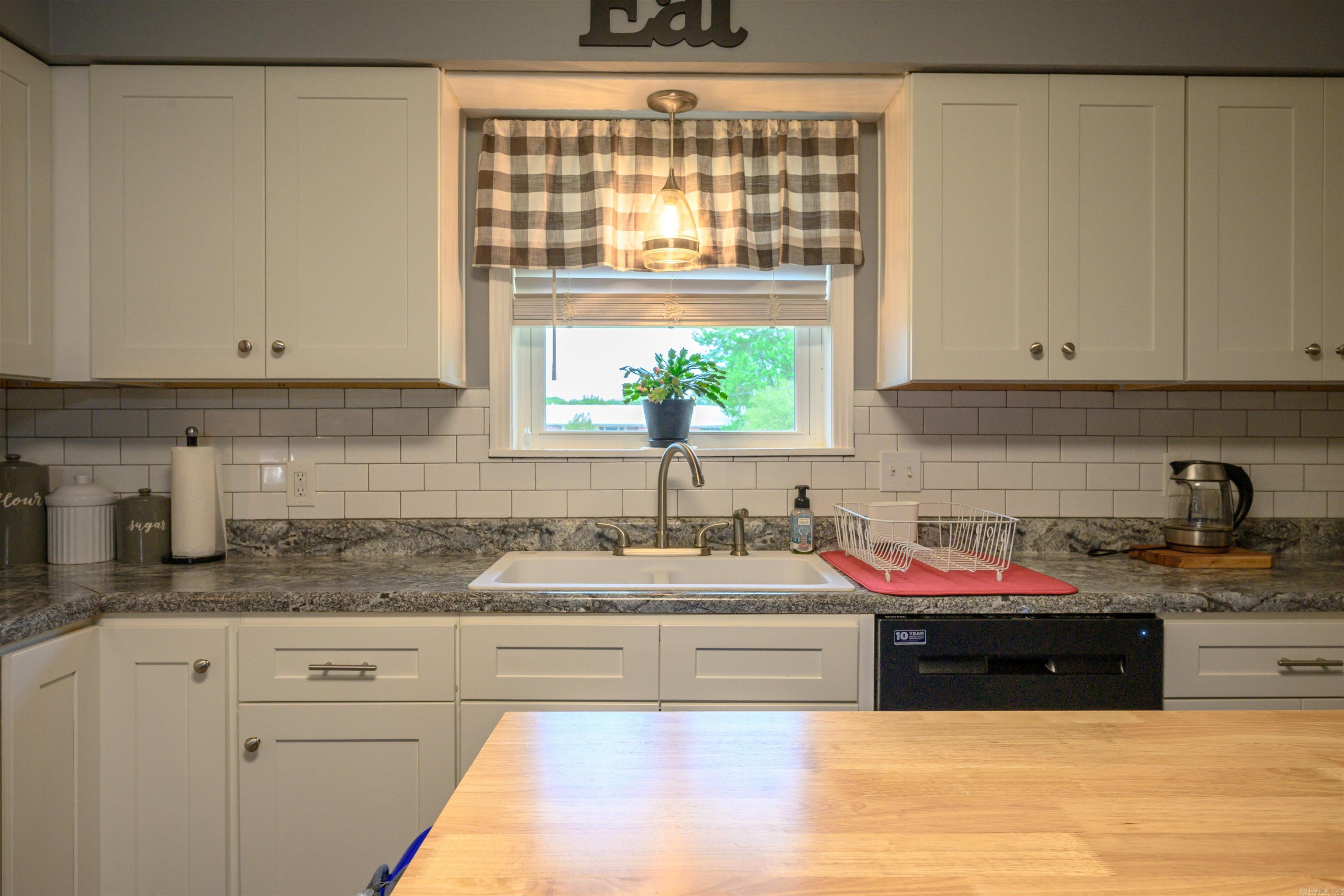 140 N Spring  Melbourne, AR