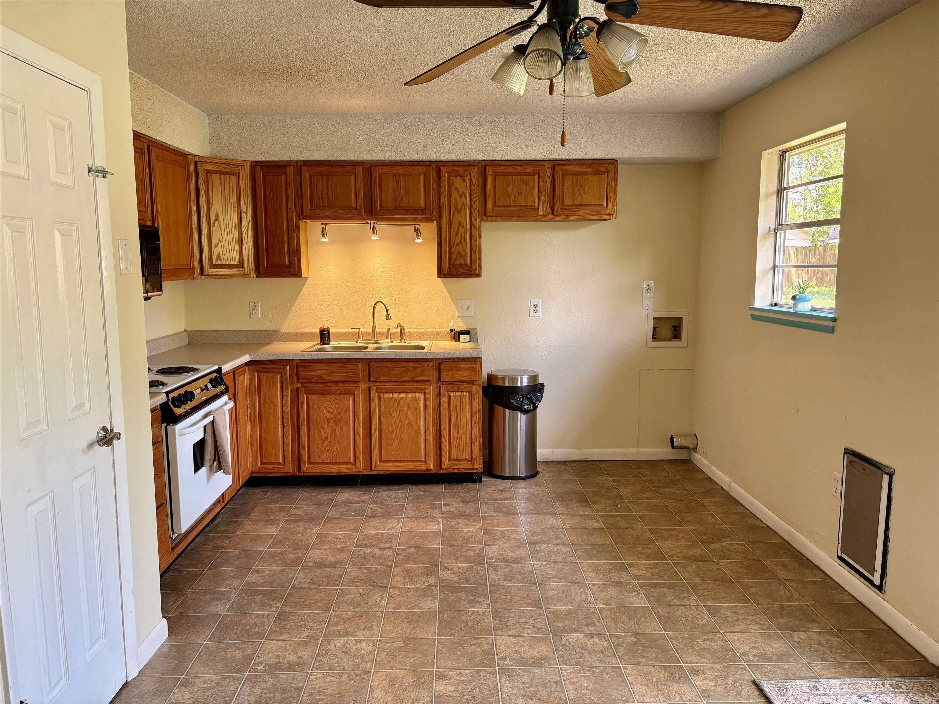 2304 Broadview  Conway, AR