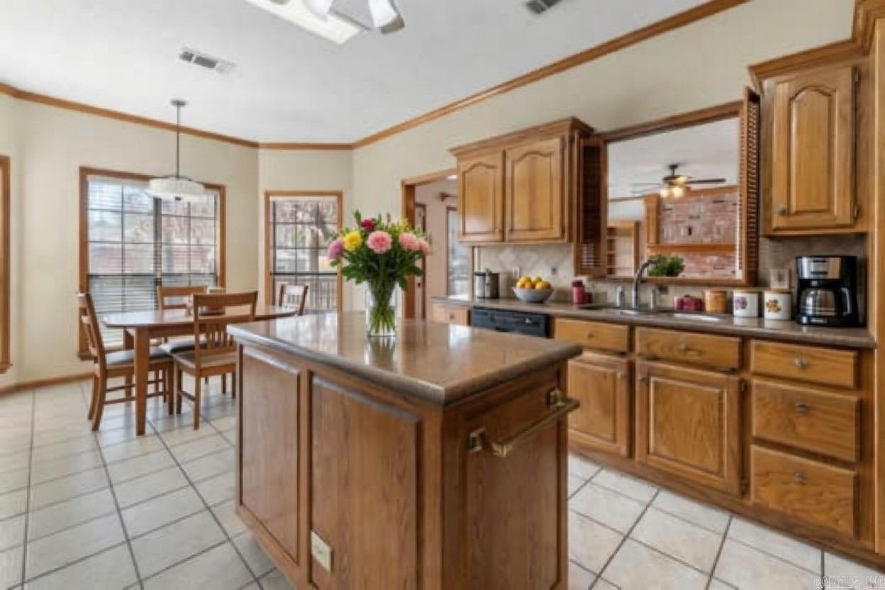 8 Edgewater  Maumelle, AR