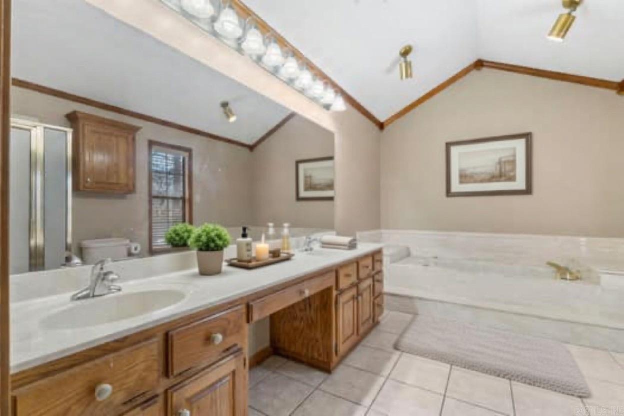 8 Edgewater  Maumelle, AR