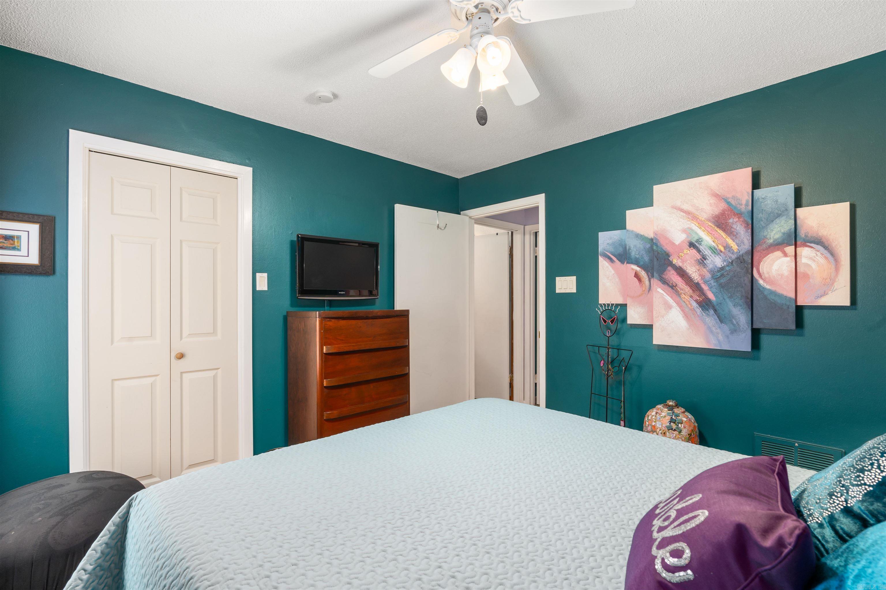 6 Badalona  Hot Springs Village, AR